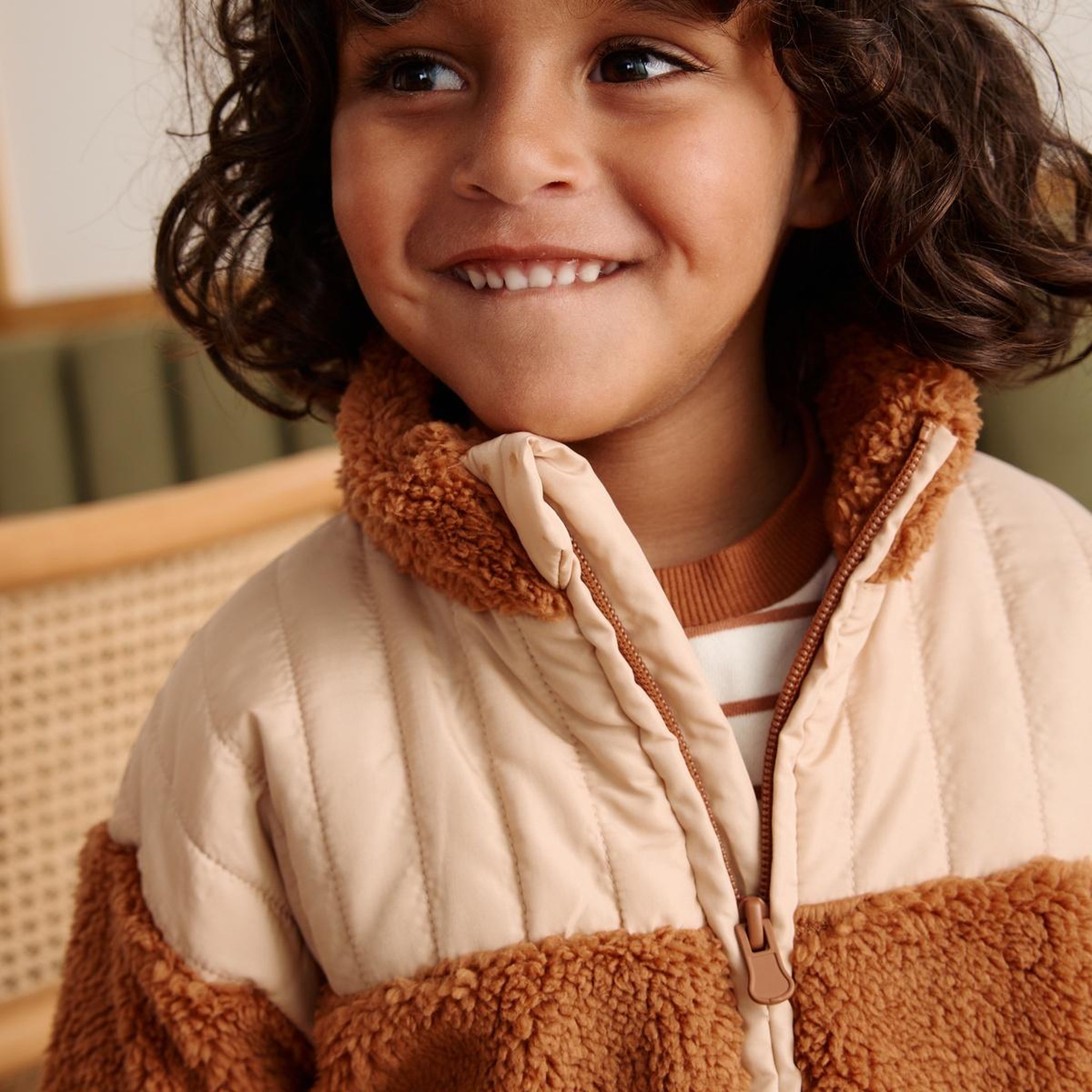 Voir la diapositive 5 : PETIT BEGUIN Veste enfant en sherpa moka