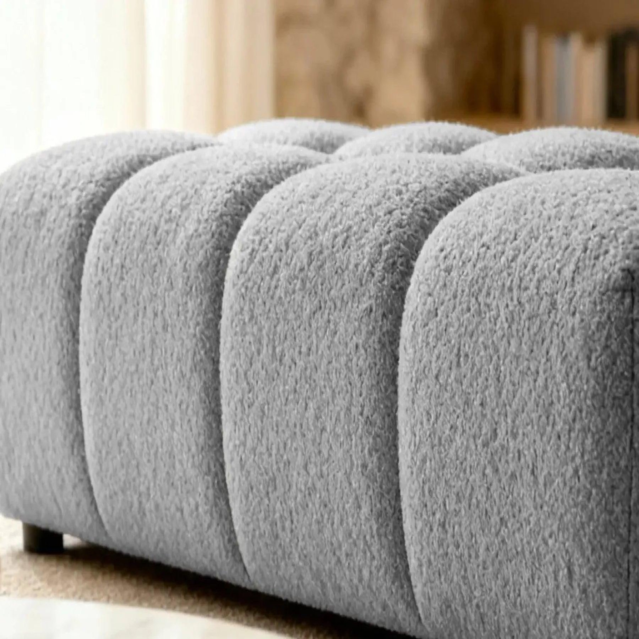 Voir la diapositive 5 : CASANOVA PARIS Alexia - pouf tissu bouclette