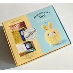 MA BOX CROCHET DIY LE LAPIN. AVEC 3 FILS DE COULEUR 100% COTON, 2 YEUX, 1 PANCARTE VIERGE ET SON RUBAN, 1 CROCHET, DU REMBOURRAGE, Ly Annick