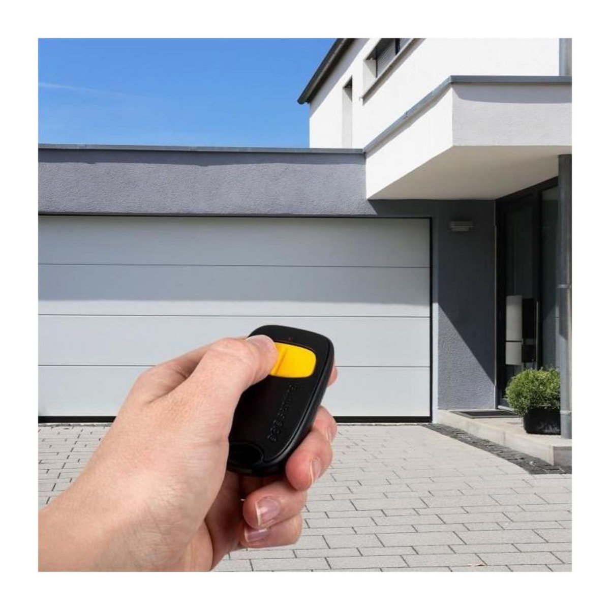 SCS SENTINEL Télécommande 2 canaux - SCS SENTINEL - SimplyControl - Jaune, portée 40m, fréquence 433.92 MHz, pile lithium CR2032 incluse