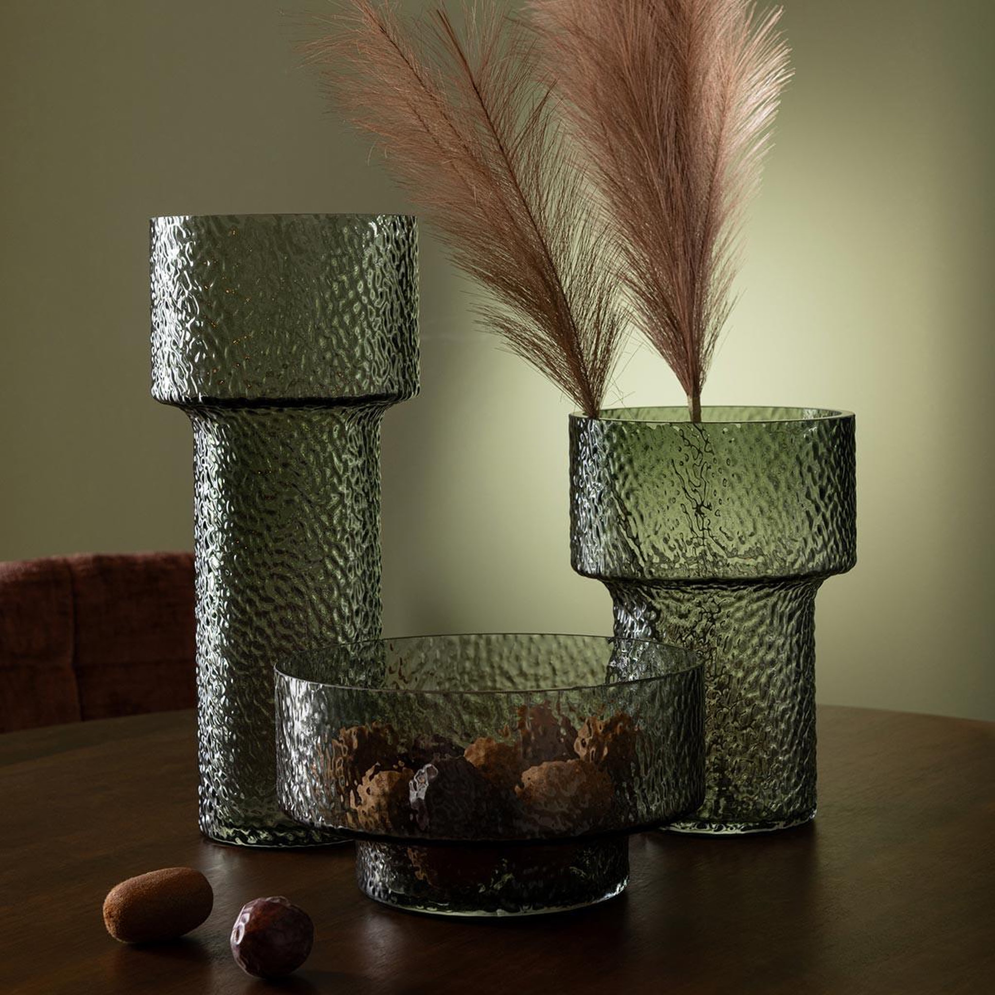 Voir la diapositive 4 : J-LINE Vase design en verre  betty  30cm vert