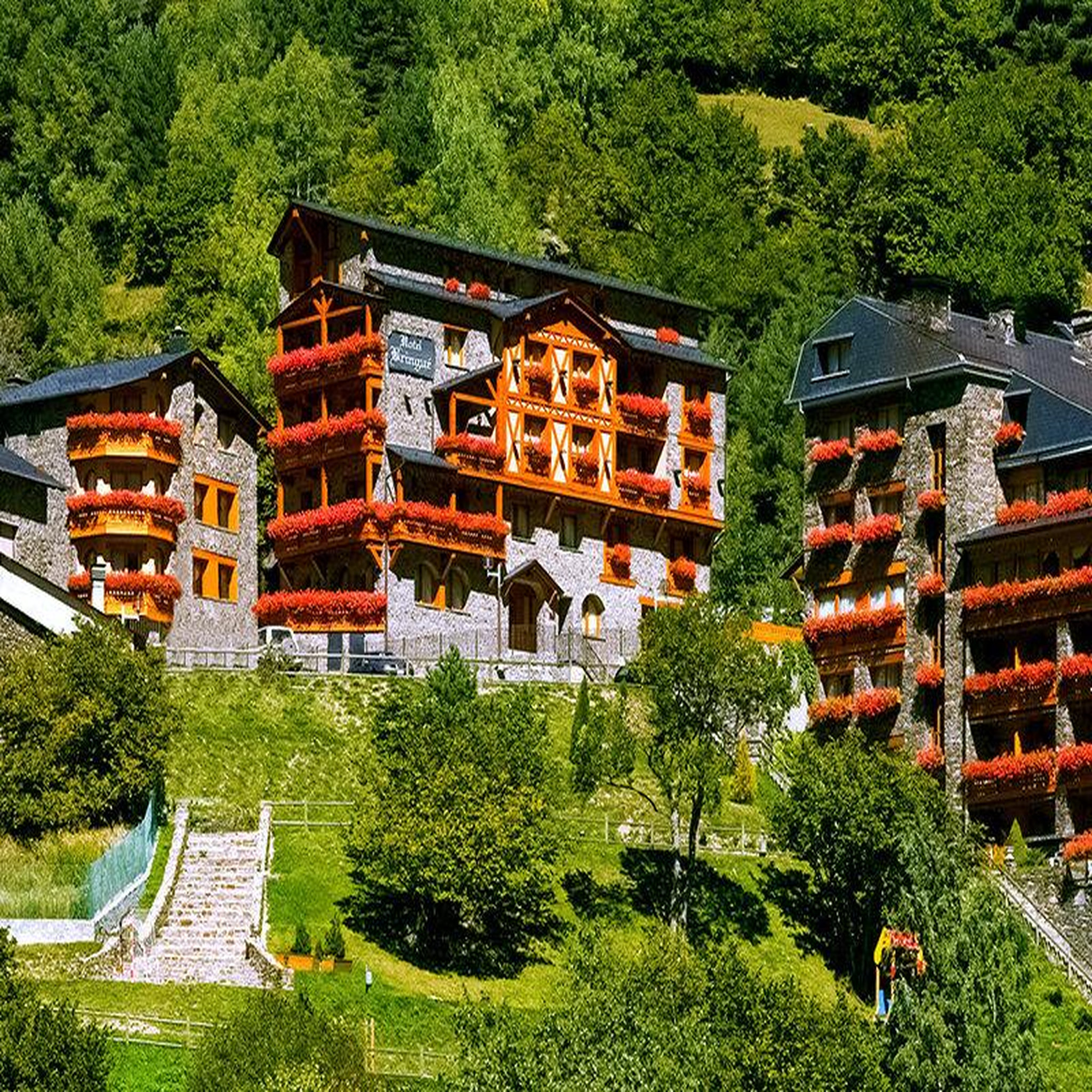 Voir la diapositive 4 : Smartbox Escapade de 2 jours dans la principauté d'andorre - coffret cadeau séjour