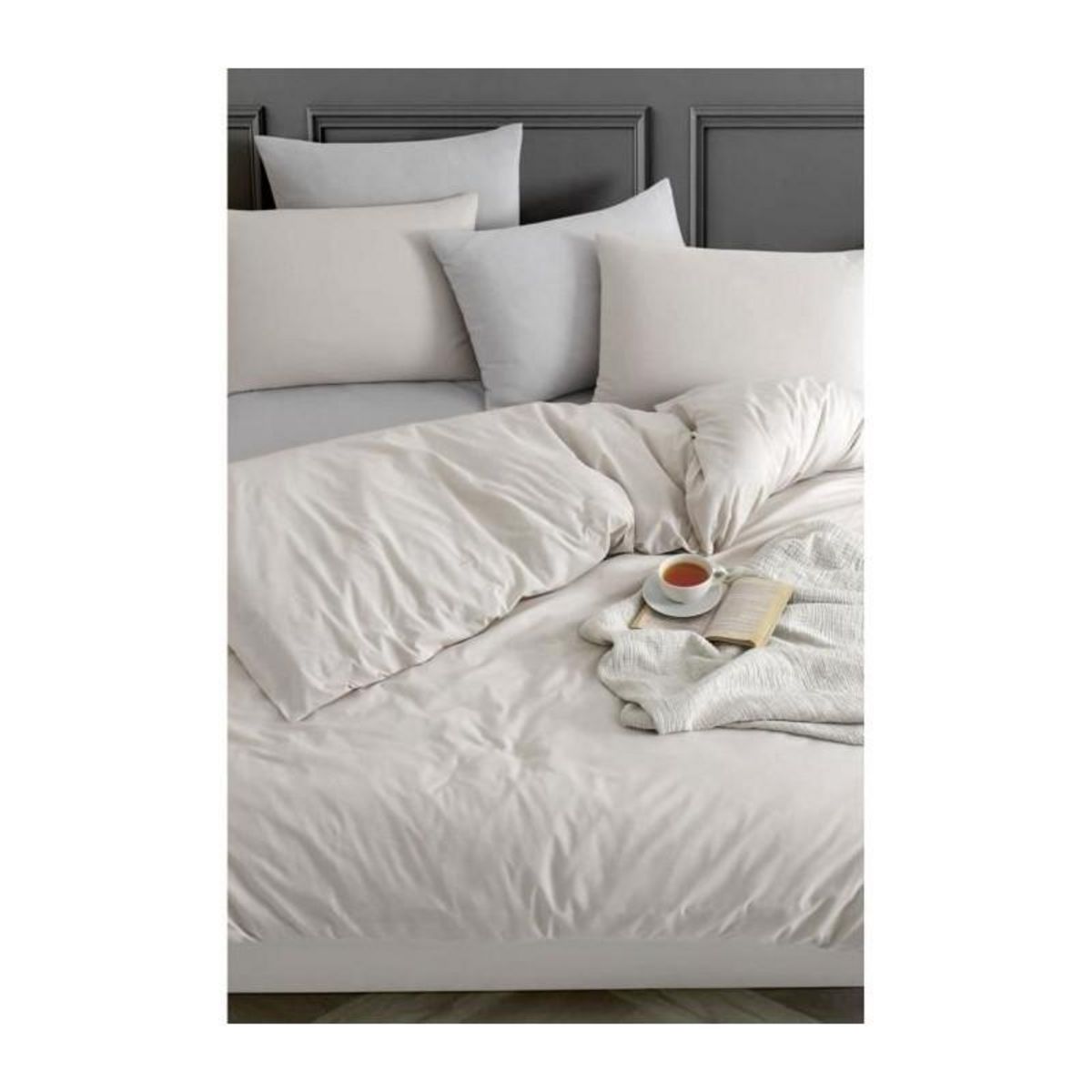 GENERIQUE Parure de lit - 1 housse de couette 220 x 240 cm + 2 taies d'oreiller 60 x 60 cm - 70% coton, 30% polyester - Beige