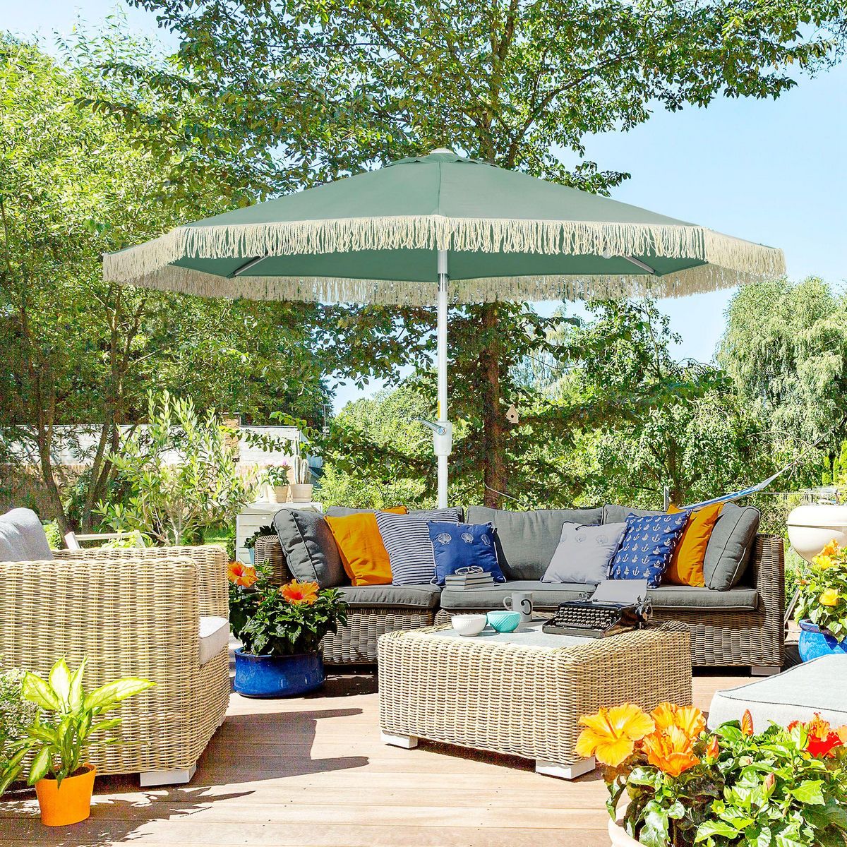 OUTSUNNY Parasol inclinable de jardin style bohème à franges polyester haute densité vert