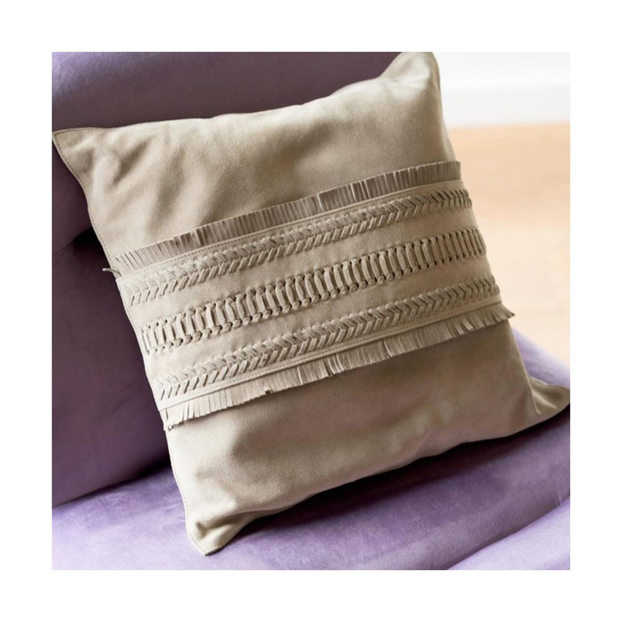 Voir la diapositive 3 : J-LINE Coussin déco carré cuir  india  45x45cm gris clair