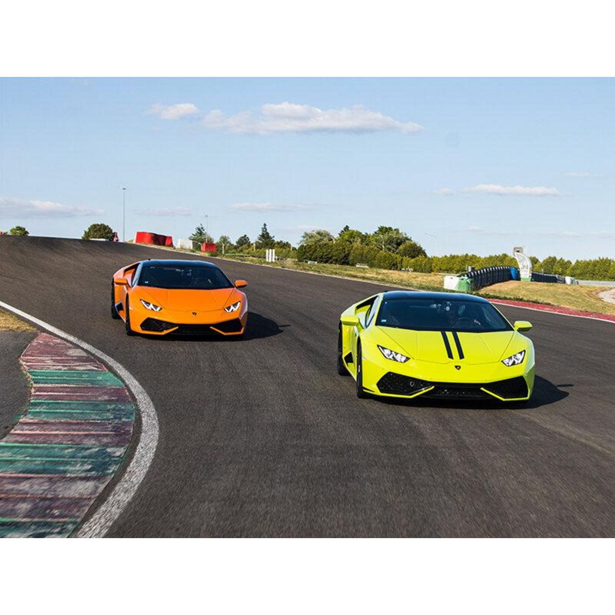 Smartbox Stage de pilotage : 3 à 5 tours au volant d'une voiture de course sur le circuit de Pont-l'Évêque - Coffret Cadeau Sport & Aventure