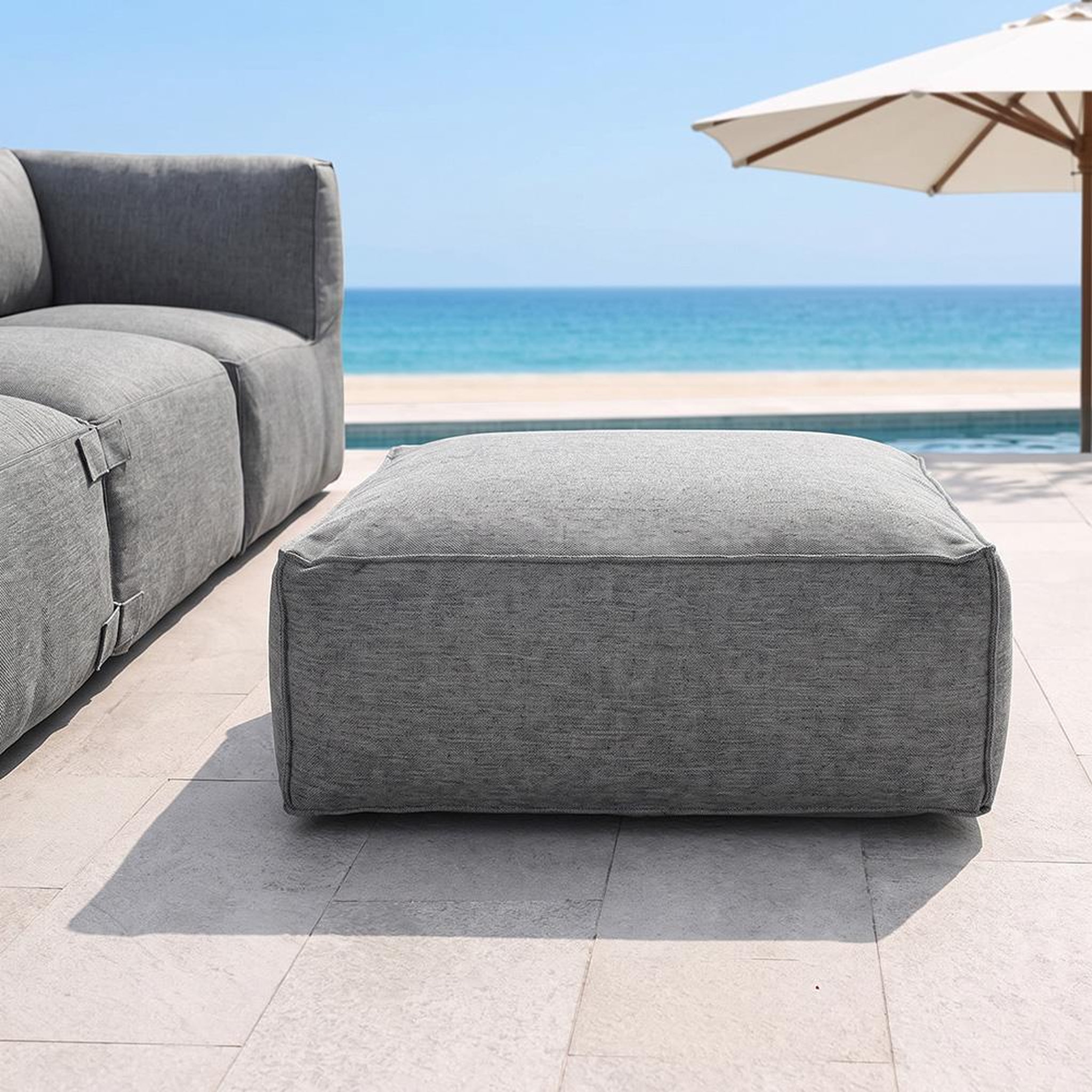 Voir la diapositive 6 : CONCEPT USINE Pouf d'extérieur gris tissu déperlant – 85x85x30 cm praiano