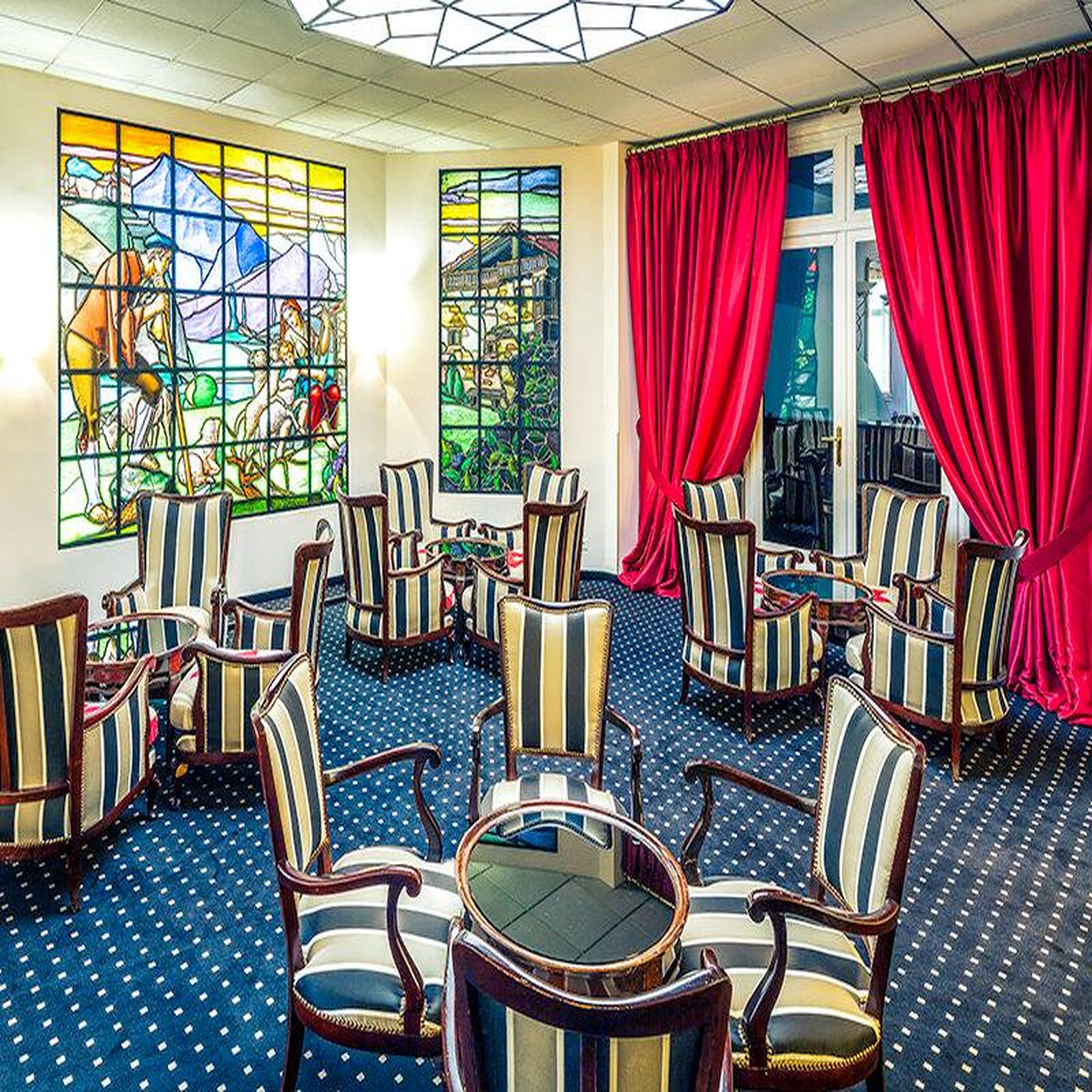 Voir la diapositive 2 : Smartbox 2 jours en hôtel mercure 4* à lourdes avec pass pour le château fort de lourdes - coffret cadeau séjour