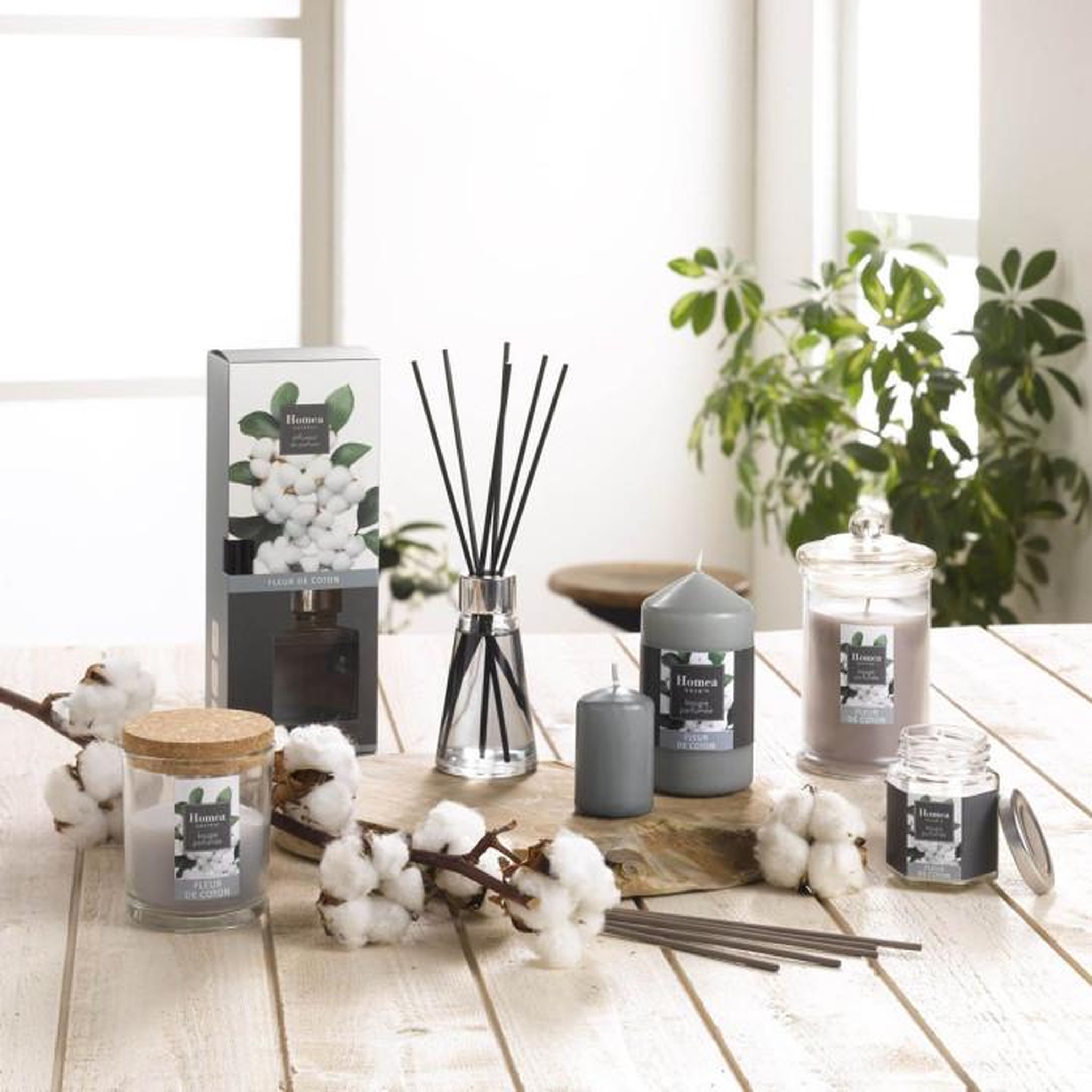 Voir la diapositive 2 : HOMEA Bougie verrine parfumée  essentiel ii  8cm fleur de coton