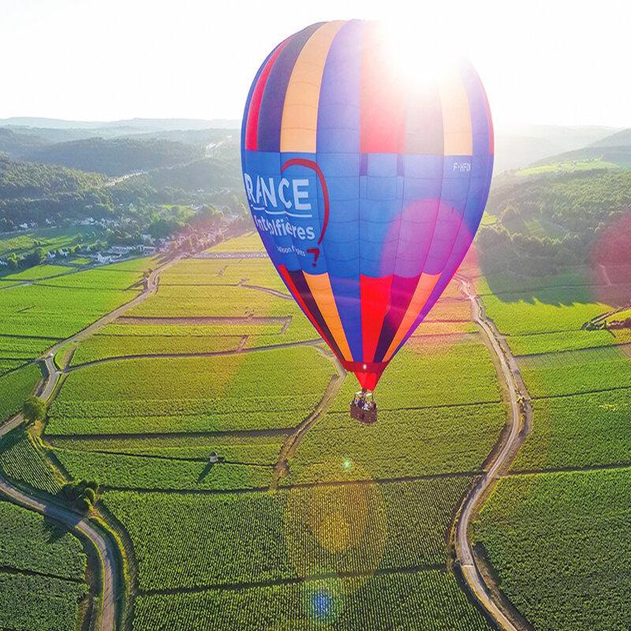 Voir la diapositive 3 : Smartbox Vol en montgolfière au départ de beaune en semaine - coffret cadeau sport & aventure