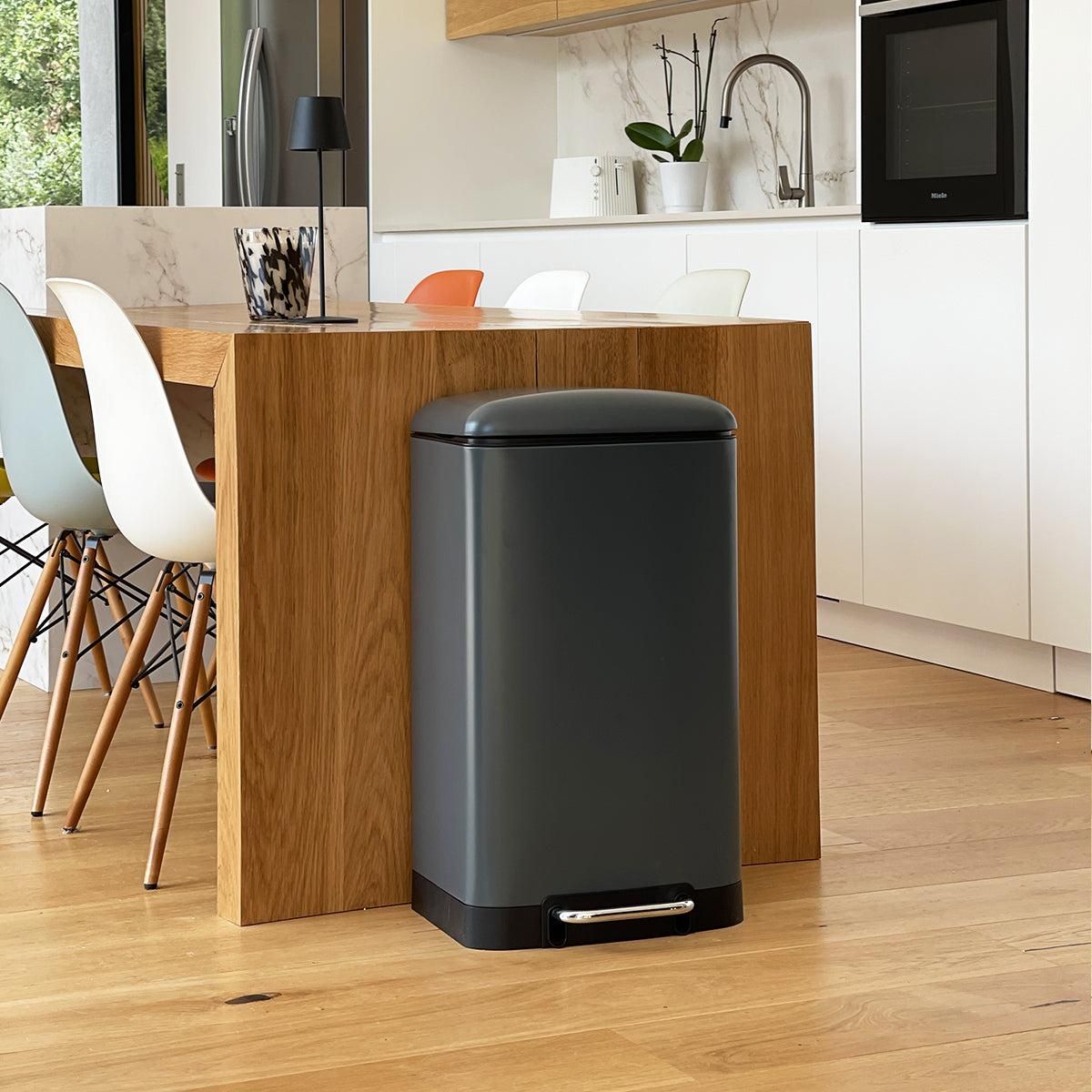 Kitchen move Poubelle de cuisine à pédale GREENWICH Gris Acier inoxydable 40L