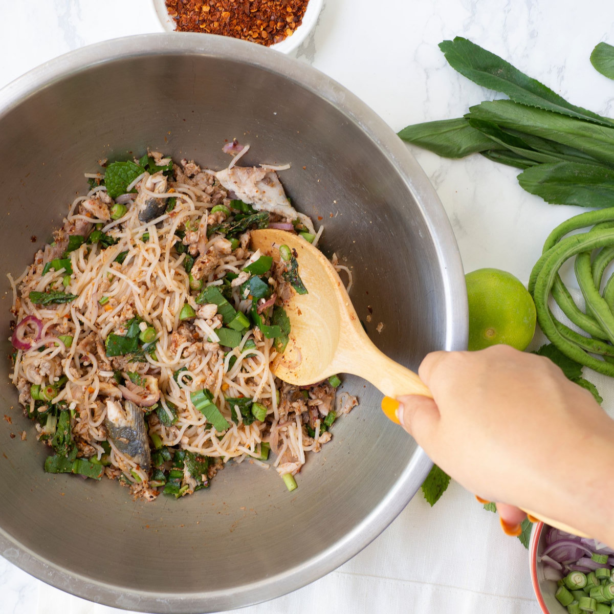 Lot de 3 Saladiers / bols mélangeurs en acier inoxydable avec couvercle et bec verseur ALVA