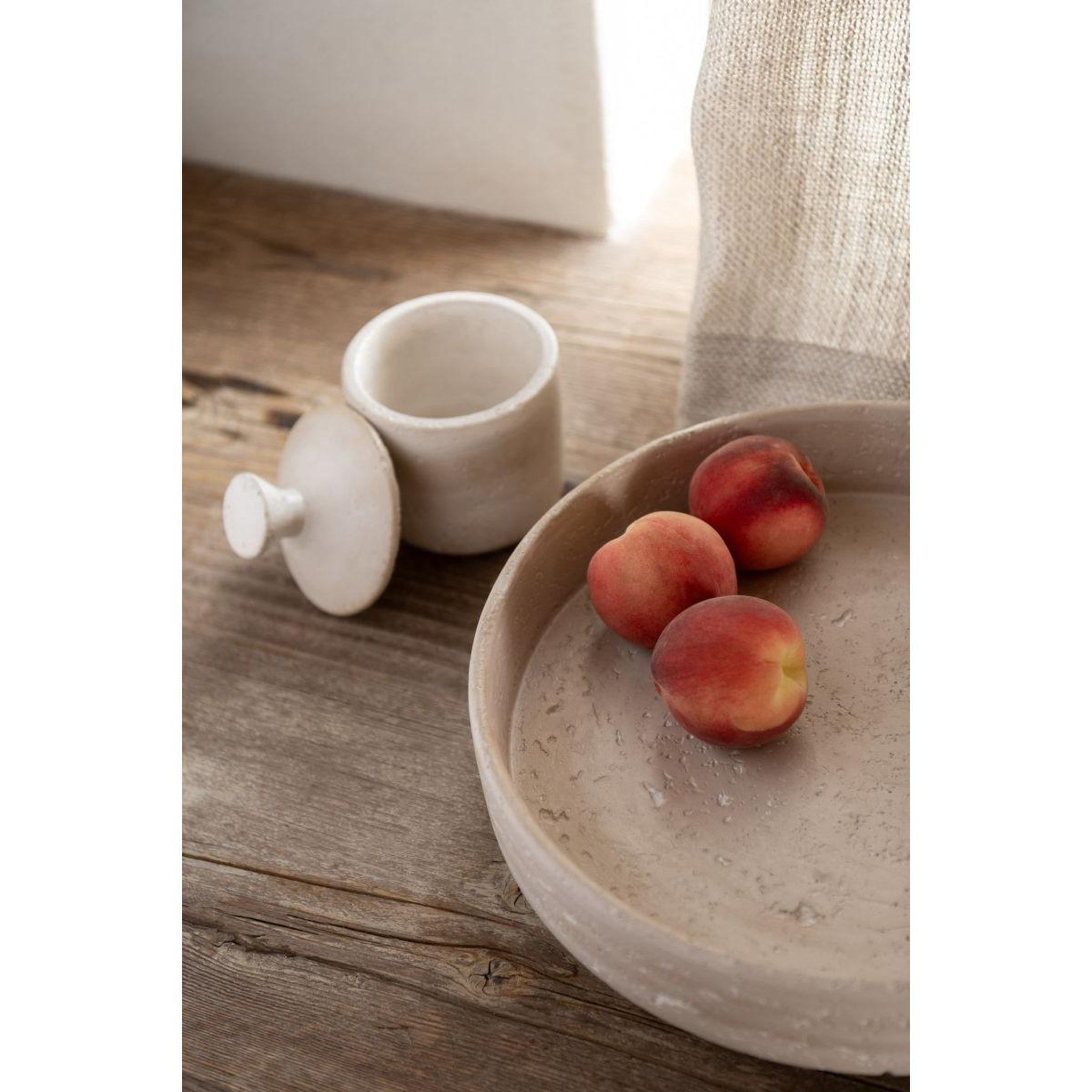 Voir la diapositive 4 : J-LINE Plateau déco en ciment  olina  33cm crème