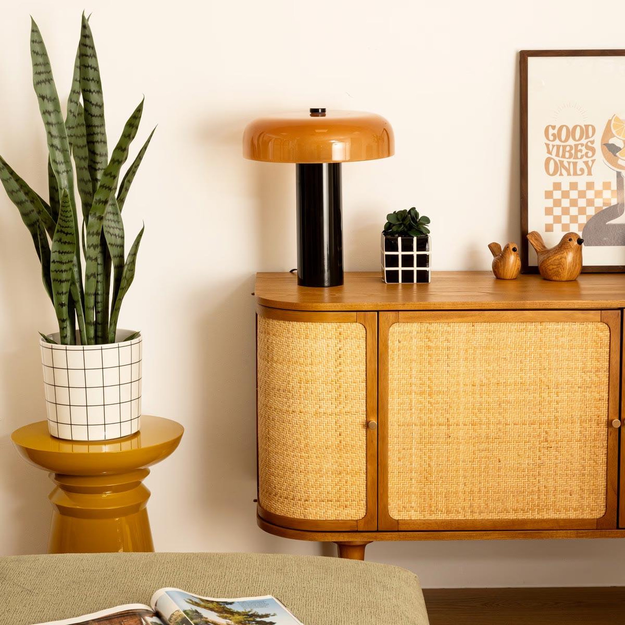 Voir la diapositive 5 : ATMOSPHERA Lampe à poser cylindre en verre  jody  37cm ambre