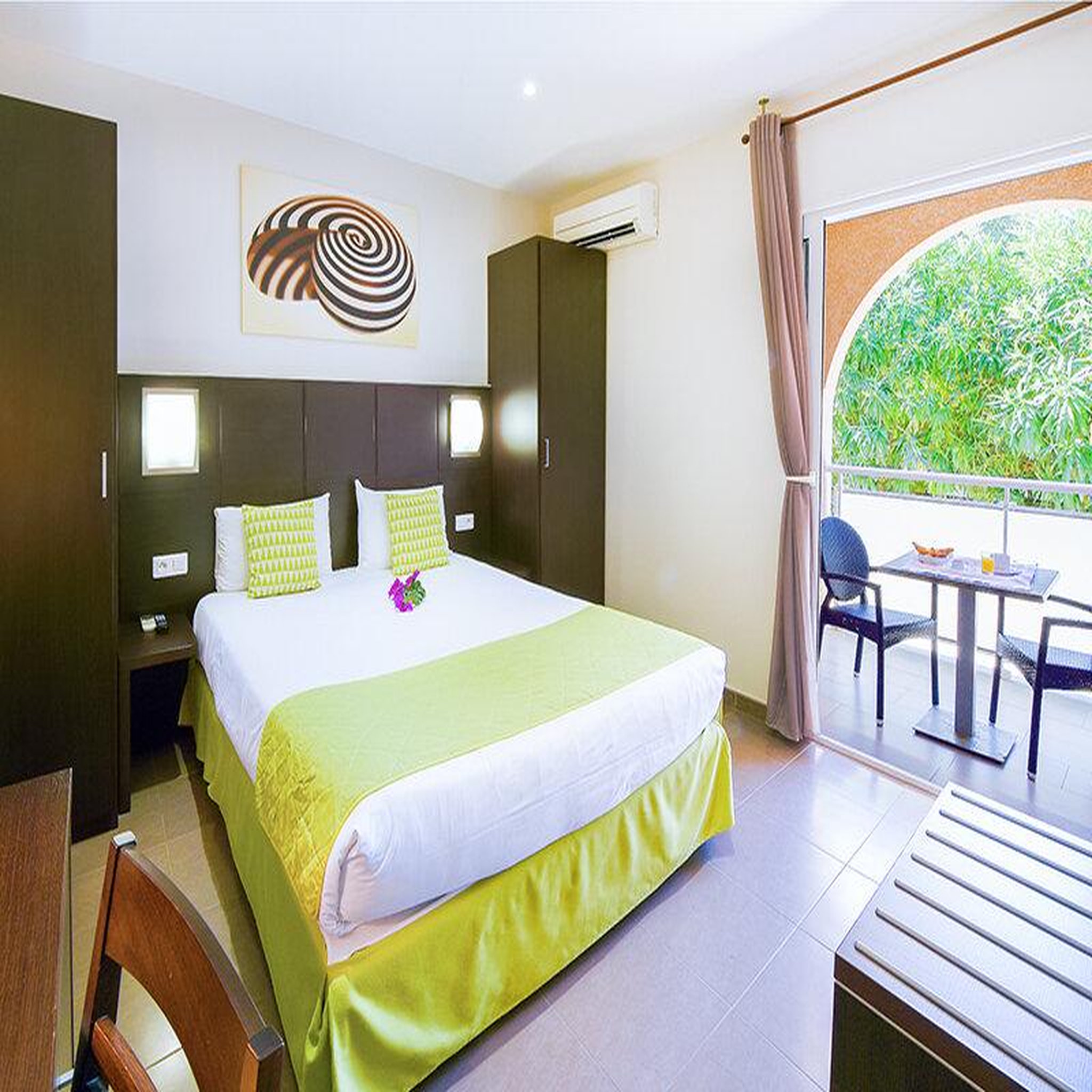 Voir la diapositive 5 : Smartbox 3 jours en hôtel 4* avec gommage et sauna en corse - coffret cadeau séjour