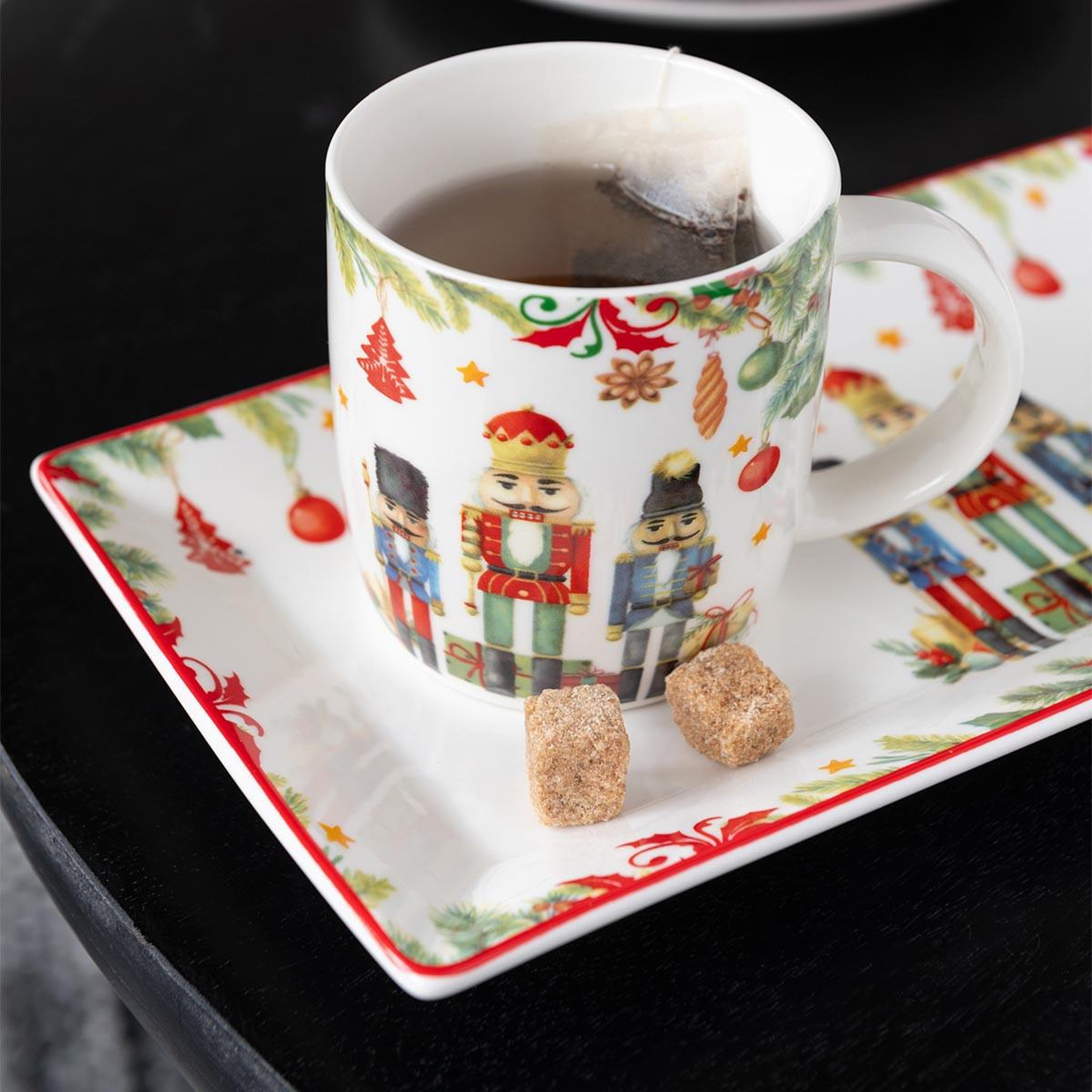 Voir la diapositive 3 : J-LINE Assiette de présentation de noël  casse-noisette  33cm blanc