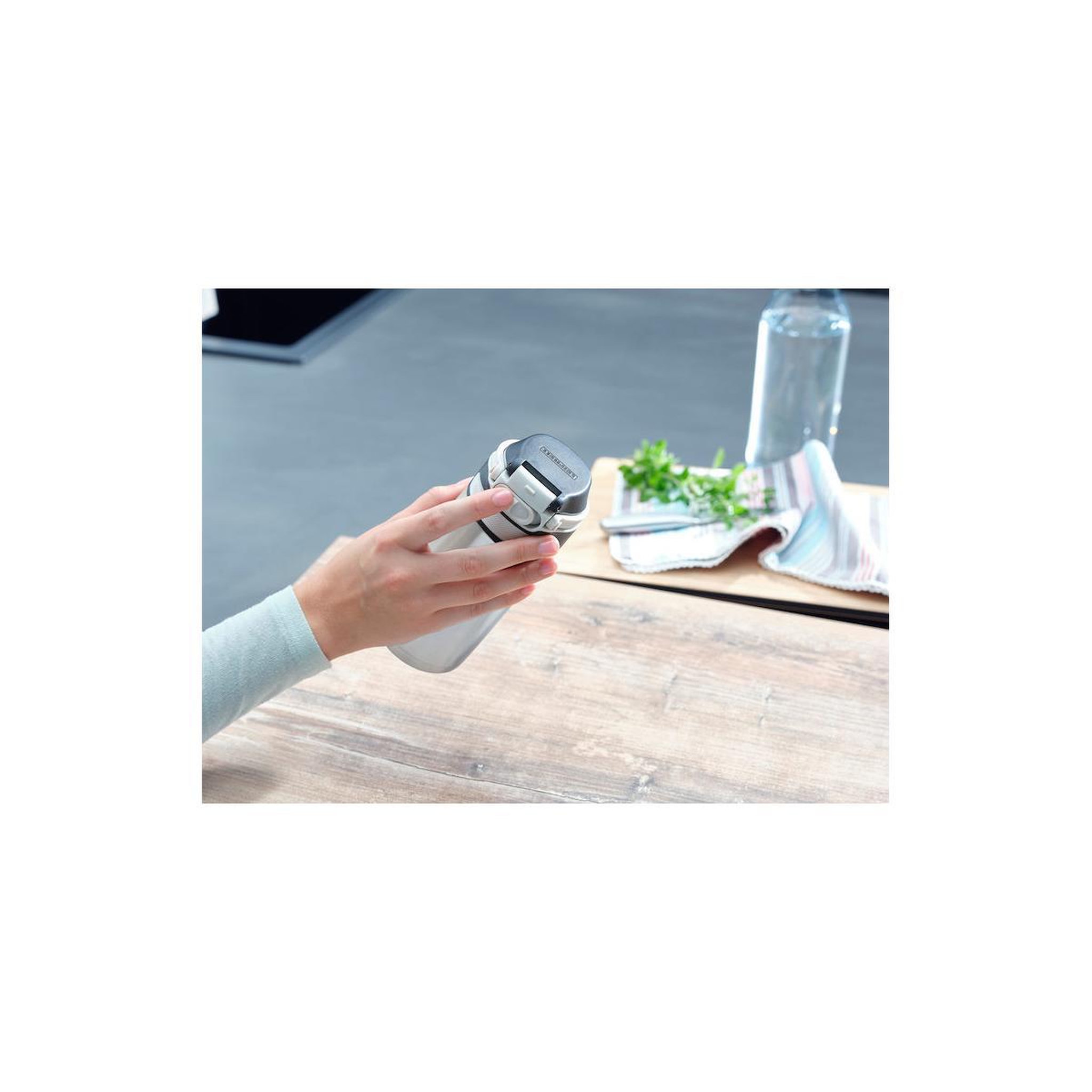 Voir la diapositive 3 : Leifheit Leifheit Flip Bouteille isotherme avec joint hermétique et résistant à la chaleur 350 ml Argent