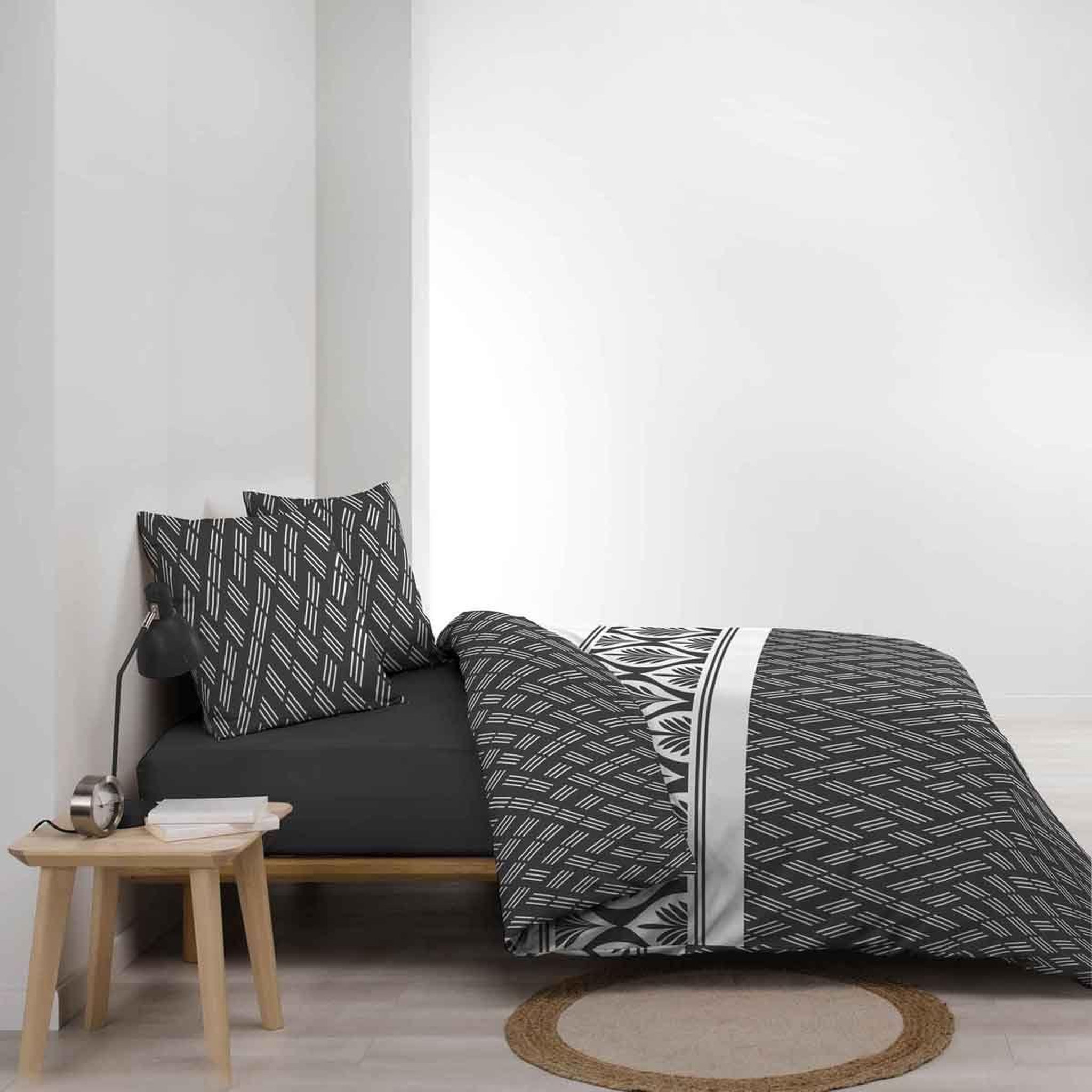 Voir la diapositive 4 : Douceur d'Intérieur Parure de lit 3 pièces  bonnie  260x240cm noir