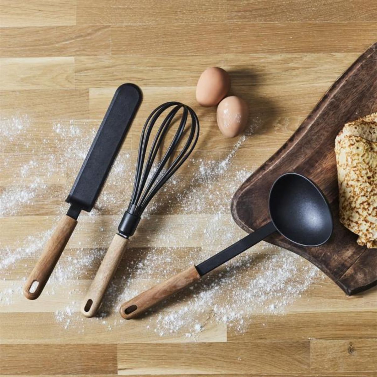 Paris Prix Fouet Manche en Bois  Lily  31cm Naturel & Noir