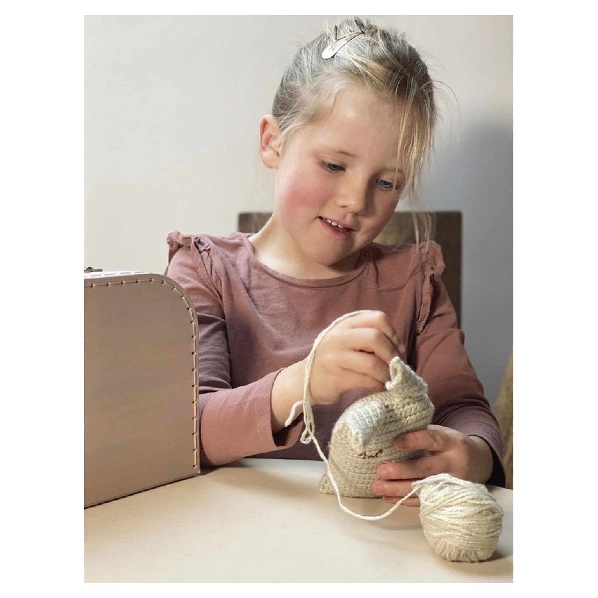 Voir la diapositive 3 : EGMONT TOYS Kit-Valise Crochet Lapin -
