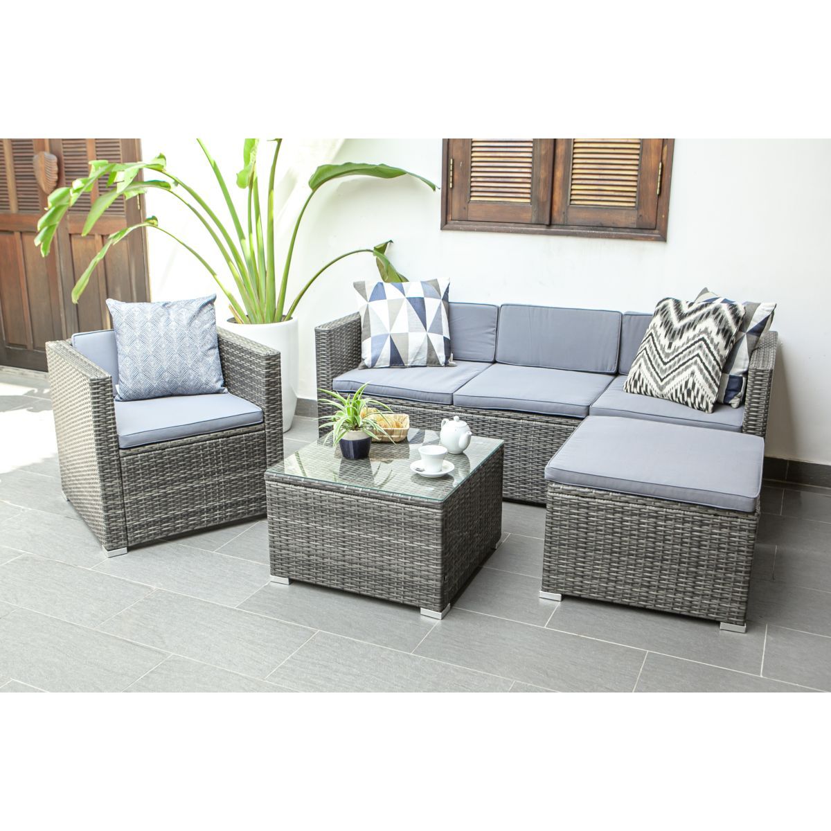 Salon bas de jardin 5 personnes en résine tréssée LYNNA