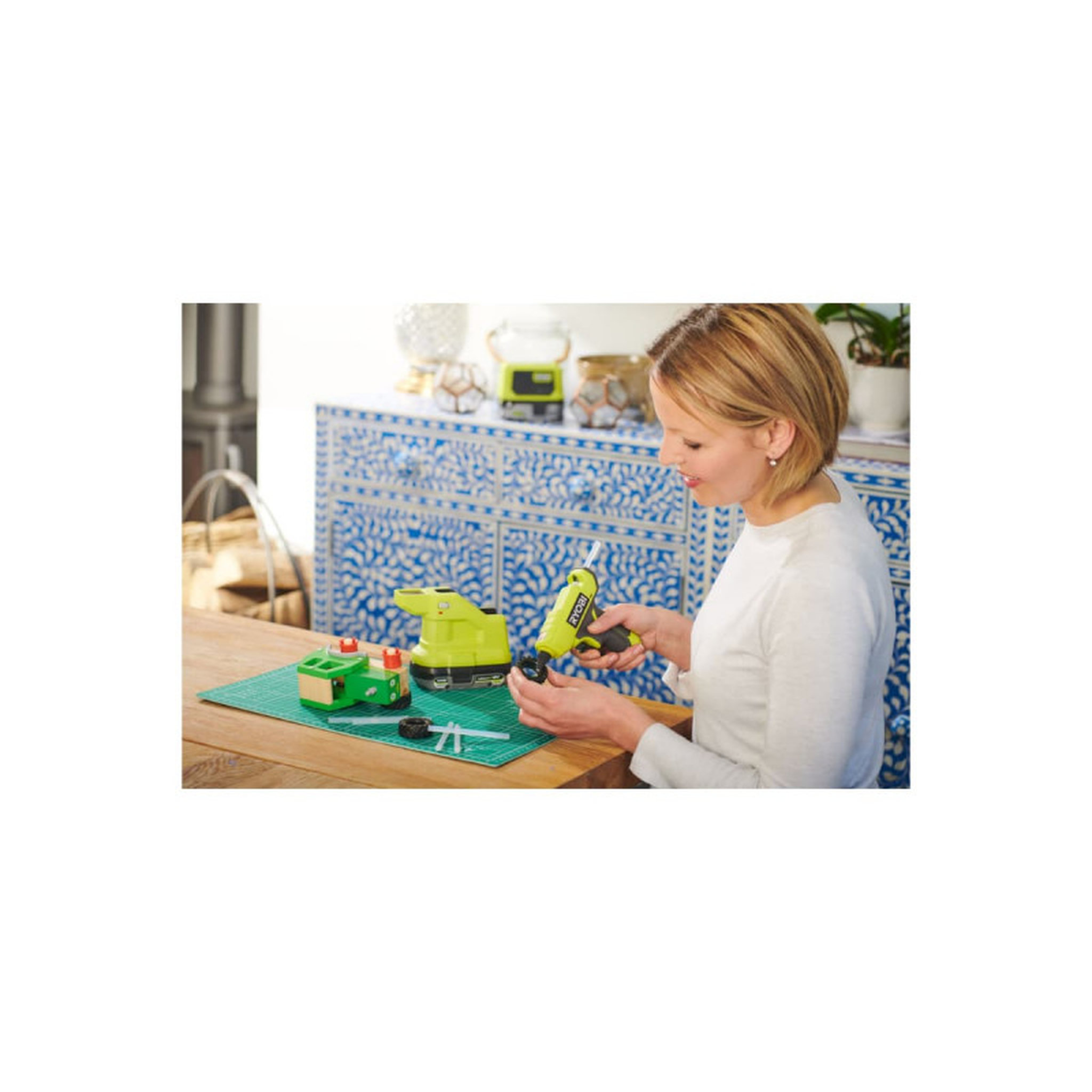 Voir la diapositive 2 : Ryobi Pistolet à colle RYOBI 18V One+ - Sans batterie ni chargeur RGLM18-0
