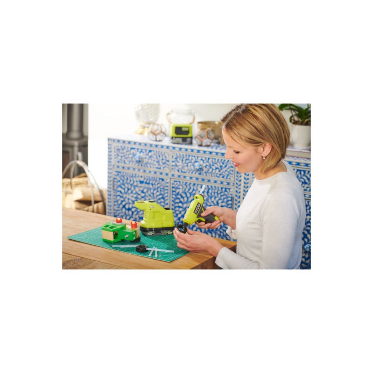 Ryobi Pistolet à colle RYOBI 18V One+ - Sans batterie ni chargeur RGLM18-0