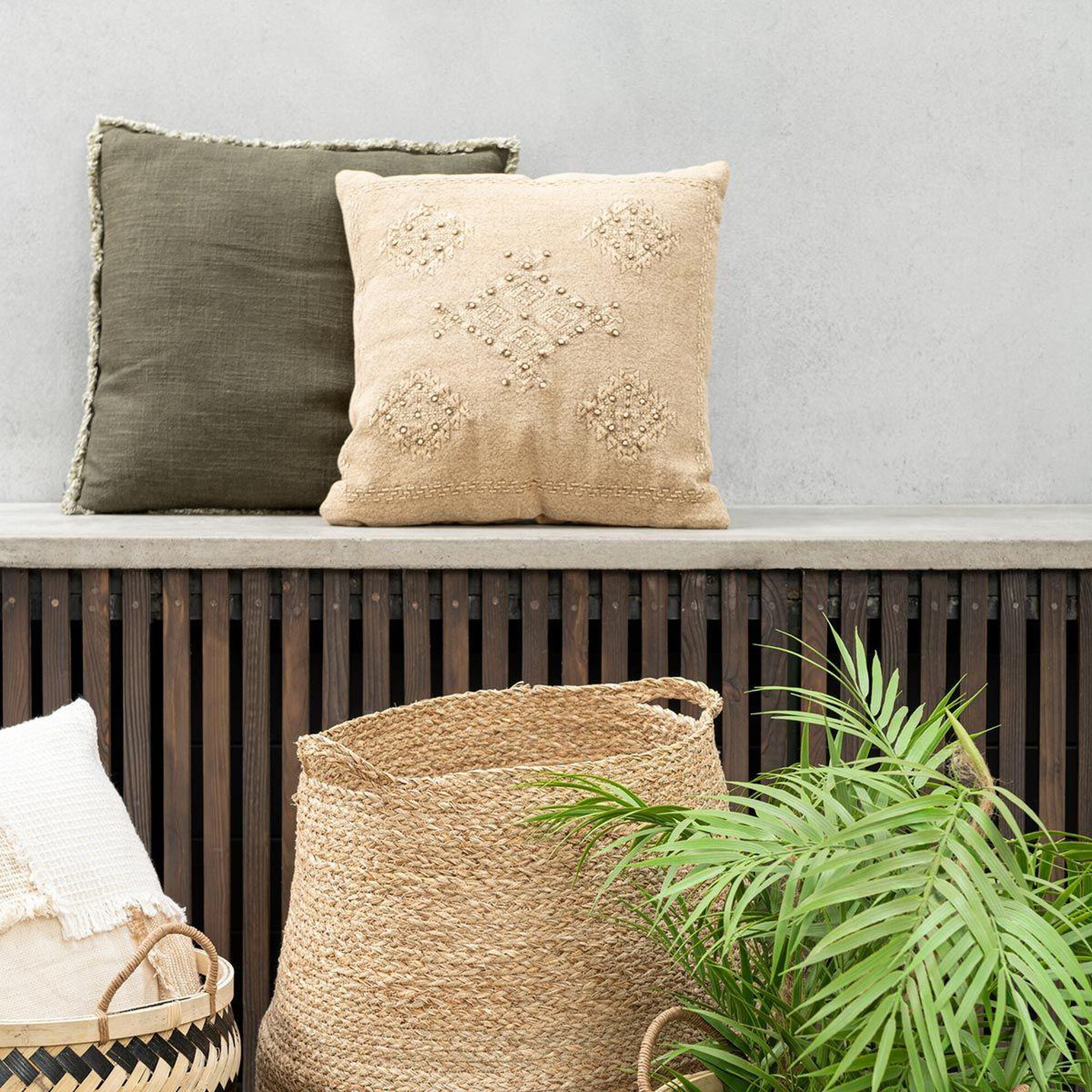 Voir la diapositive 3 : J-LINE Coussin déco  hippy  45x45cm beige