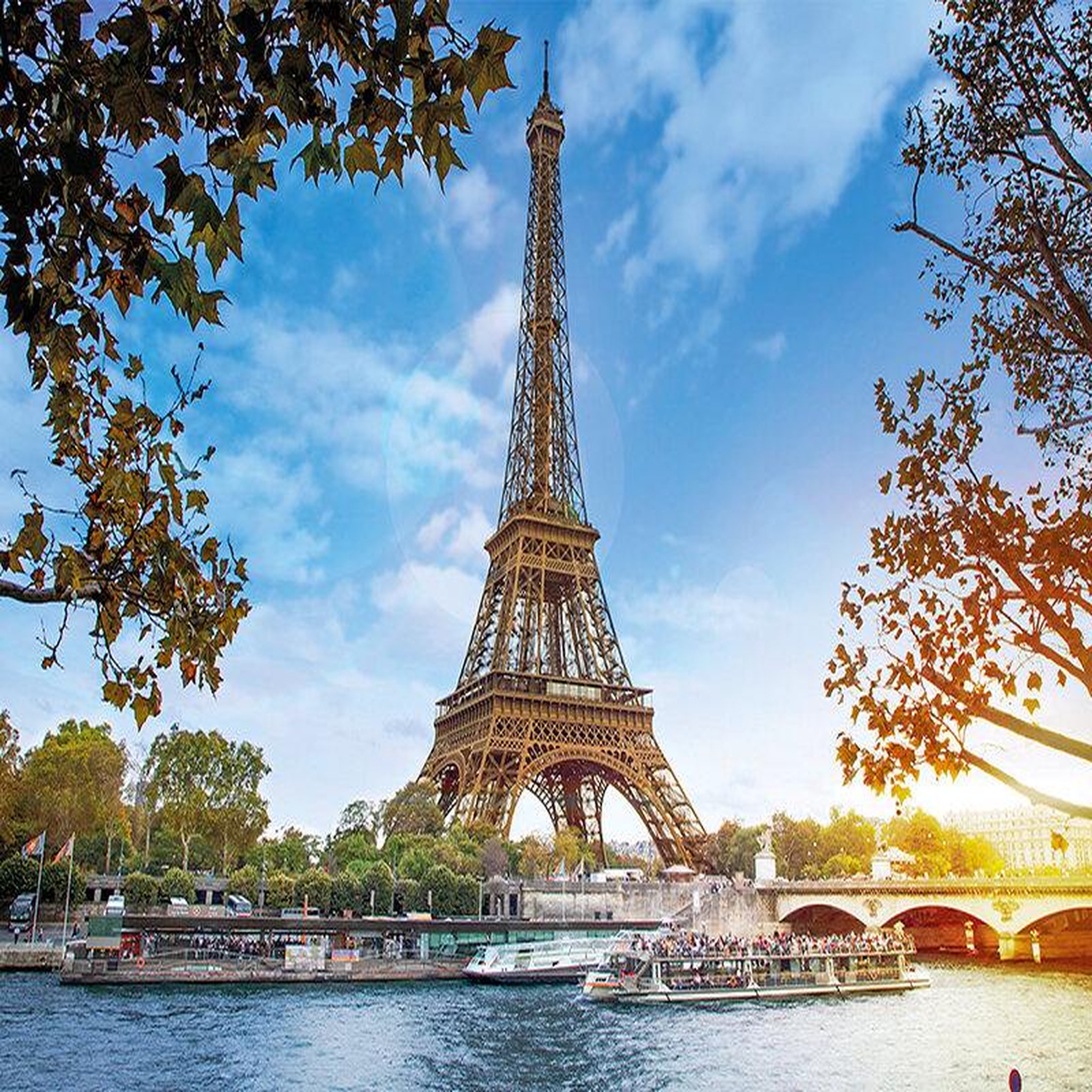 Voir la diapositive 2 : Smartbox Séjour en hôtel 3* ou 4* à Paris avec croisière sur la Seine et billet de bus Hop On, Hop Off - Coffret Cadeau Multi-thèmes