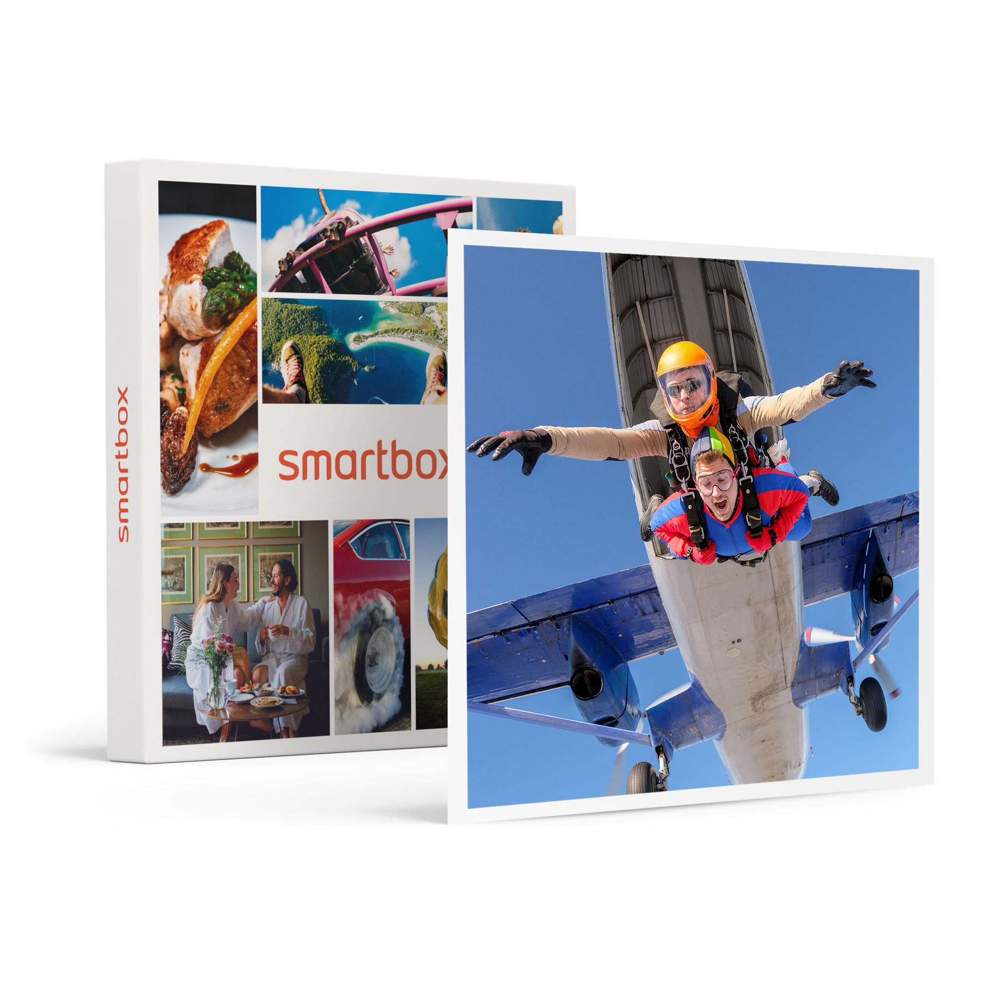 Voir la diapositive 1 : Smartbox Saut en parachute en tandem - Coffret Cadeau Sport & Aventure