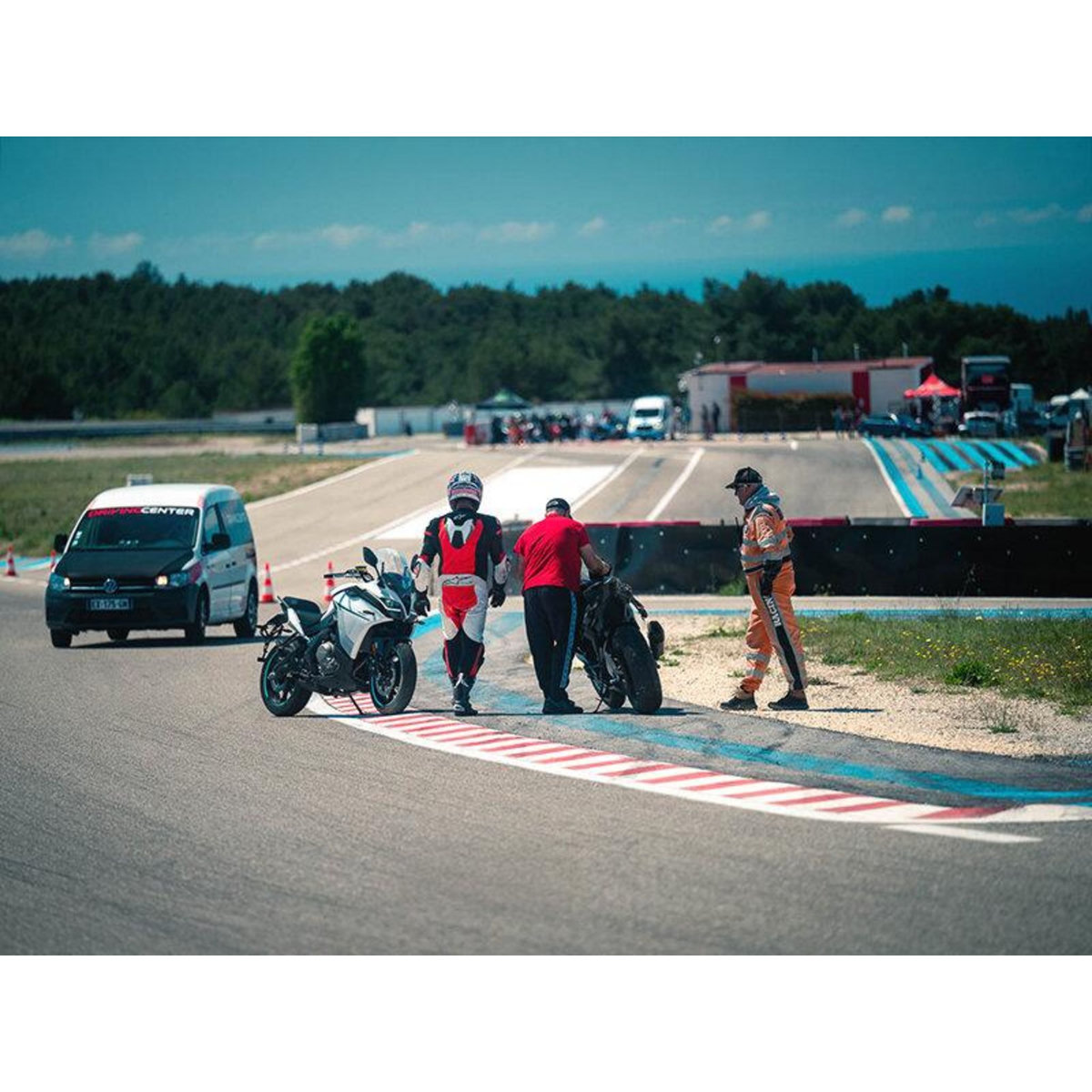 Smartbox Stage de pilotage à moto : demie-journée de coaching sur le circuit Paul Ricard - Coffret Cadeau Sport & Aventure