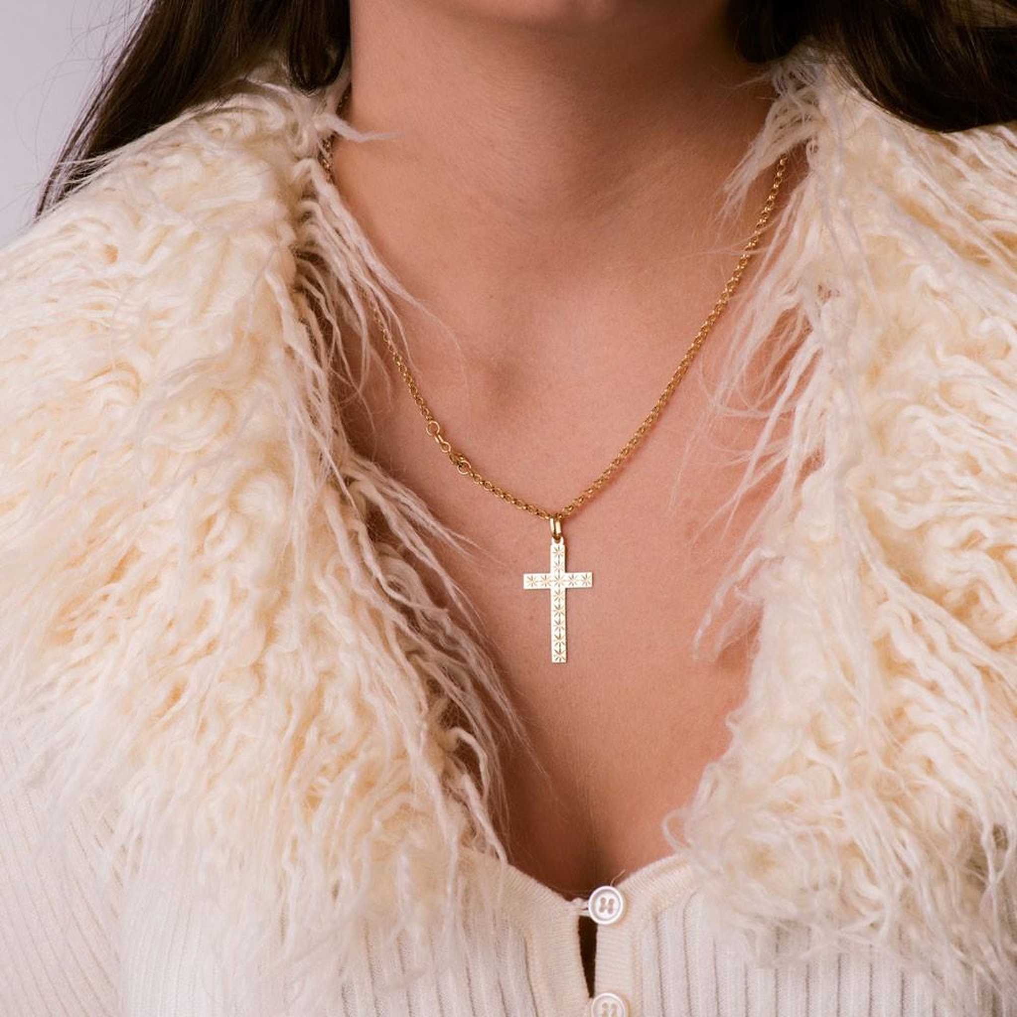 Voir la diapositive 2 : L'ATELIER D'AZUR Pendentif  - Médaille Croix Or 18 Carats 750 Jaune - Chaines Offertes