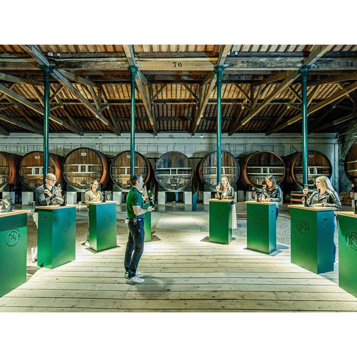 Smartbox 1h de dégustation commentée de 4 vermouths La Maison Noilly Prat et atelier cocktail avec Bacardi - Coffret Cadeau Gastronomie