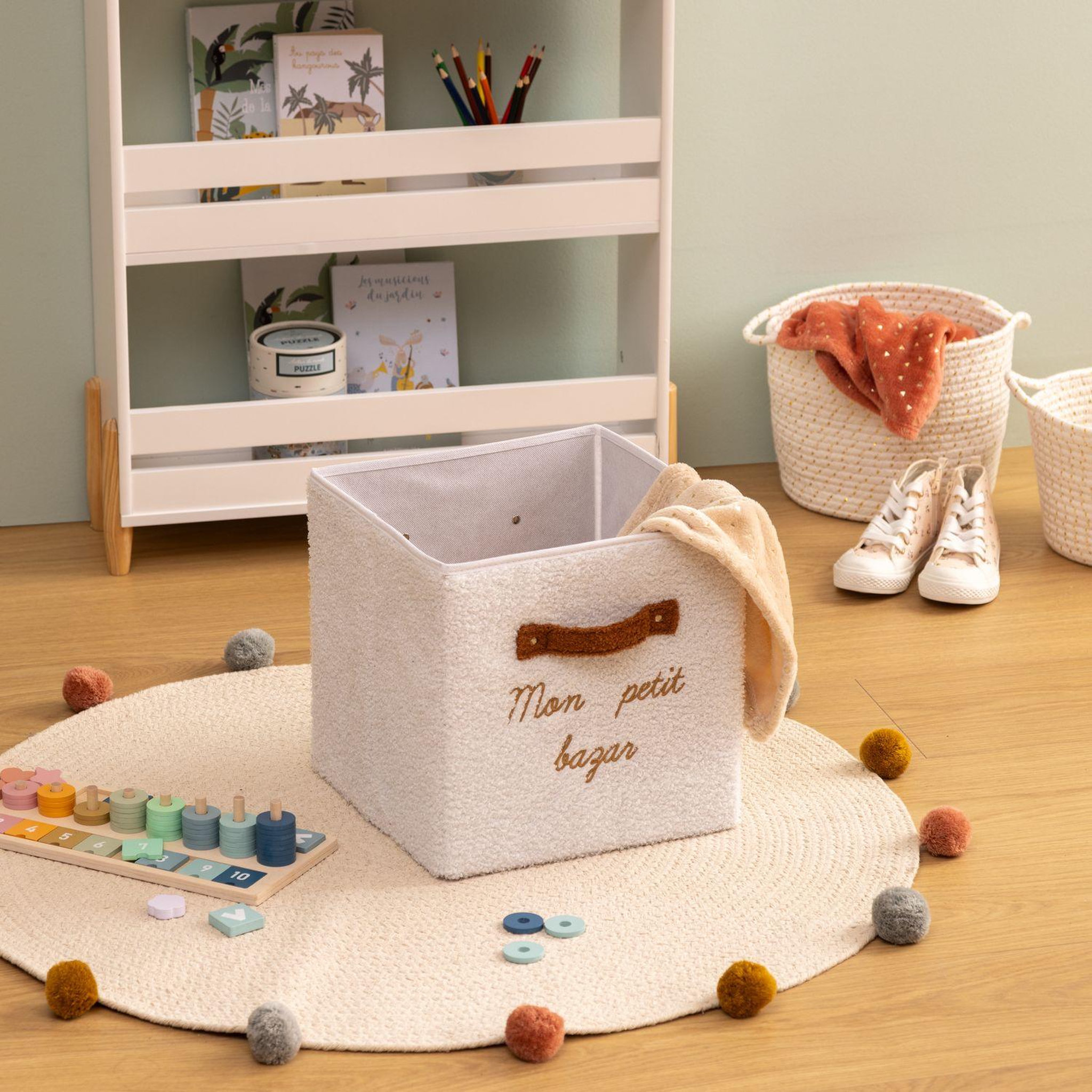 Voir la diapositive 2 : ATMOSPHERA Boîte de rangement en bouclette mon petit bazar - l. 29 x l. 29 x h. 29 cm - blanc