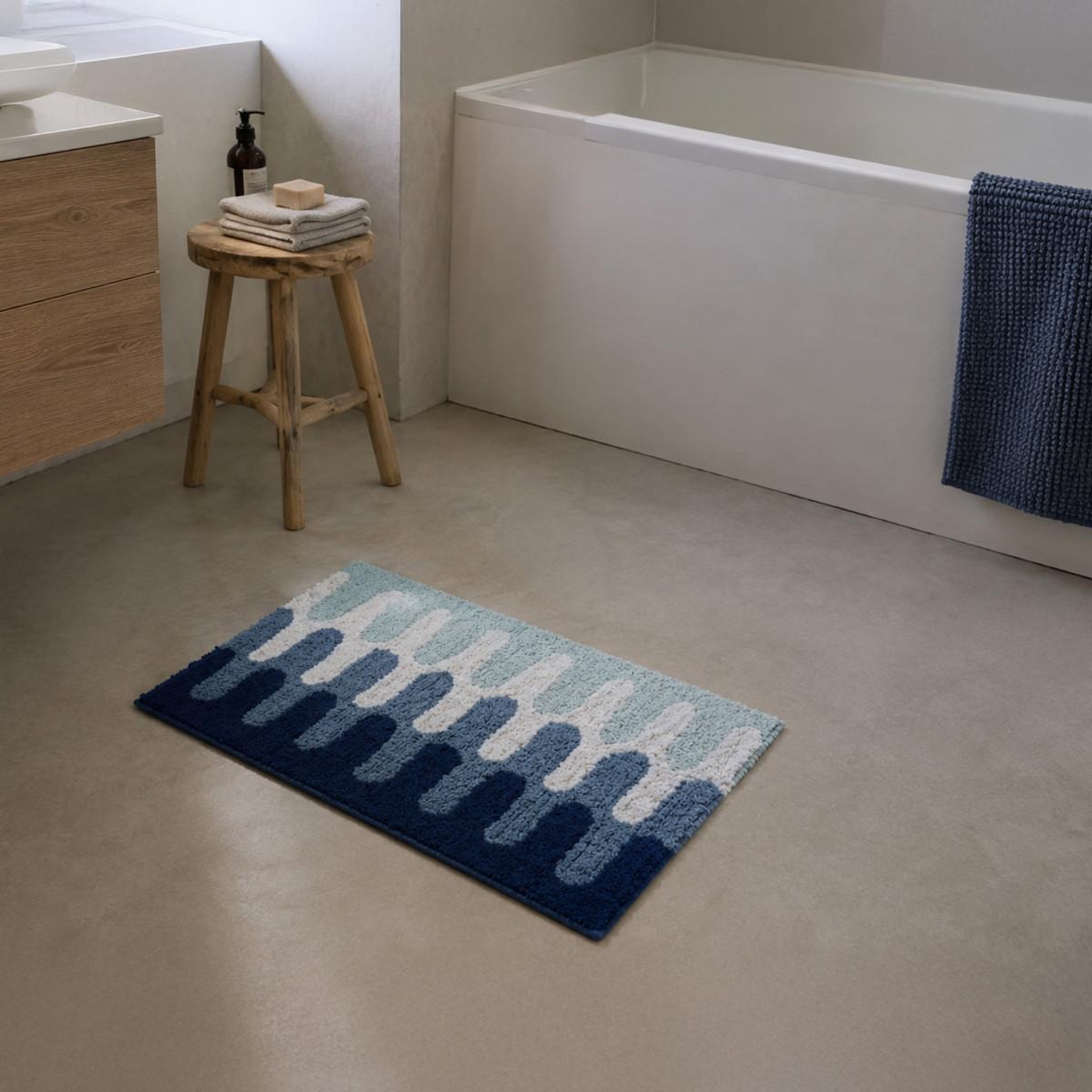 Voir la diapositive 2 : GUY LEVASSEUR Tapis de bain en coton tufté 50x80cm