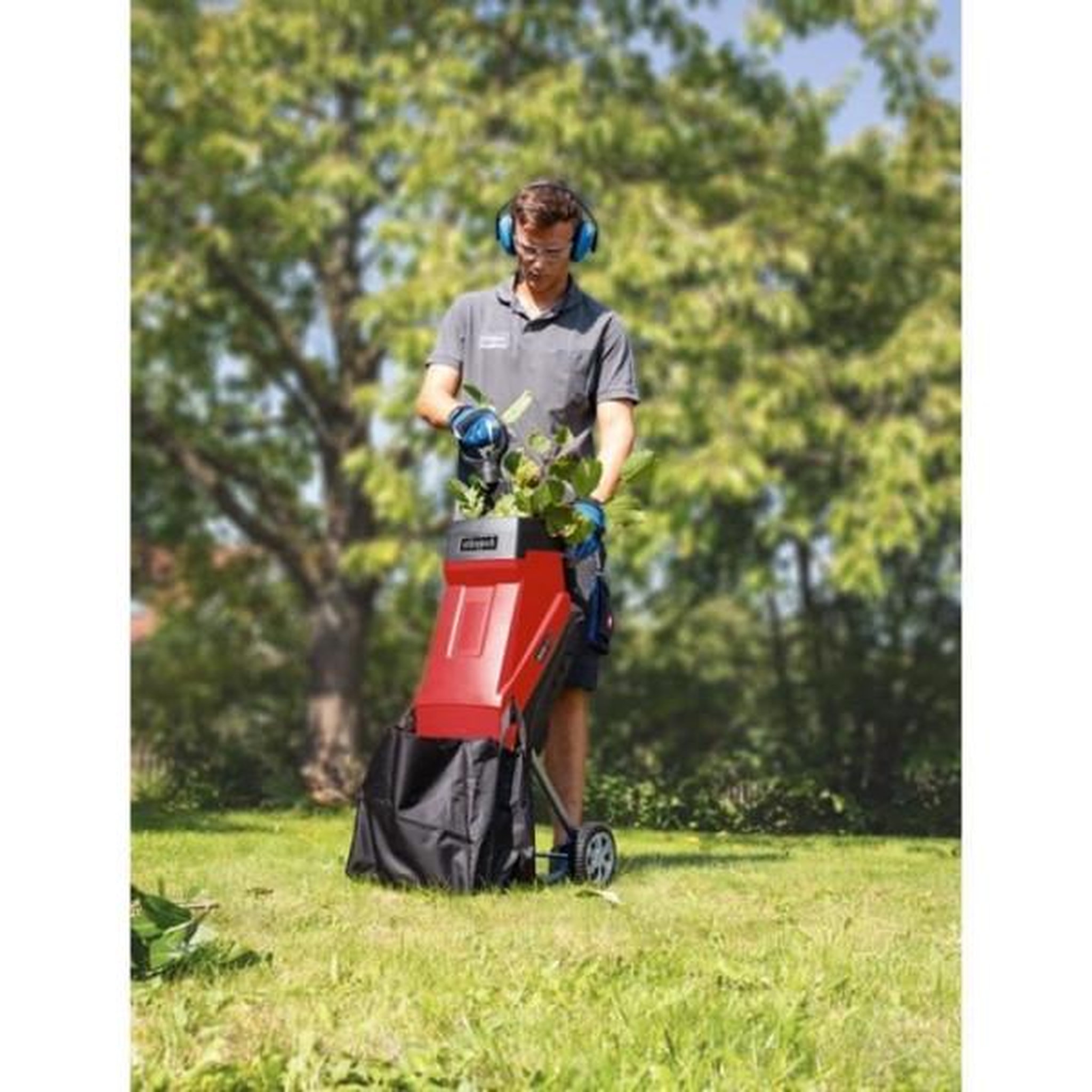 Voir la diapositive 2 : SCHEPPACH Broyeur de végétaux SCHEPPACH 2400 W - 45L (Livré avec deux sacs collecteurs) GS55