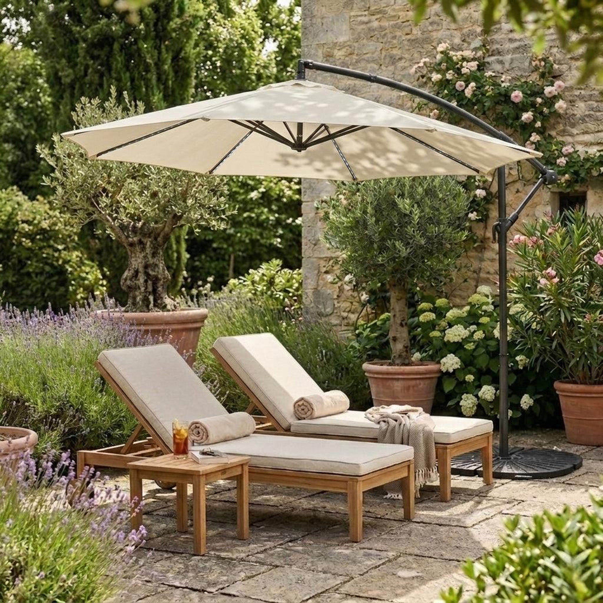 Voir la diapositive 4 : Monster Parasol Banane à Mât Déporté à LED 3 m & 4 Pieds en Éventail