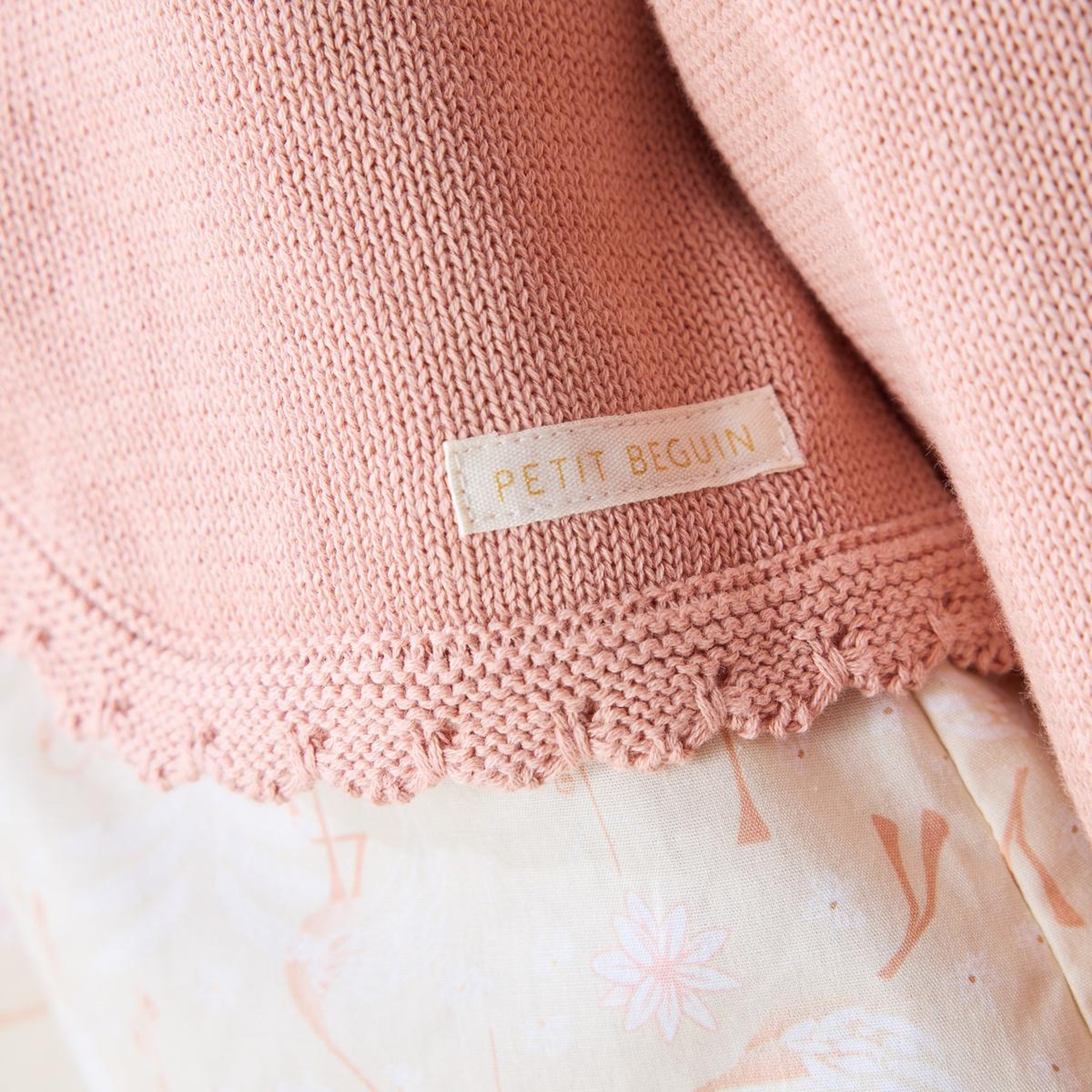 Voir la diapositive 5 : Petit Béguin Gilet enfant en tricot poésie d'été