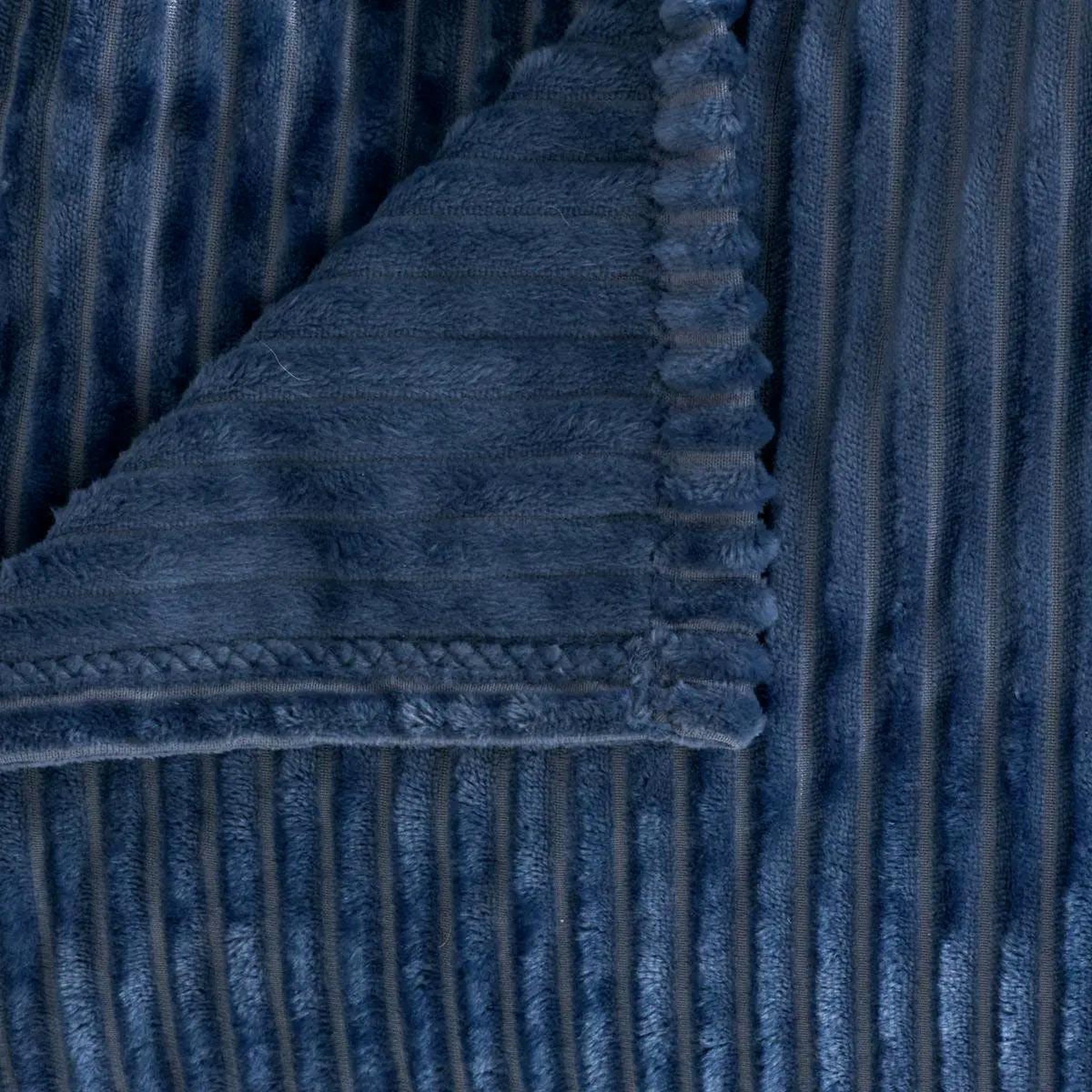 Voir la diapositive 3 : ATMOSPHERA Plaid en velours côtelé  arum  220x240cm bleu encre