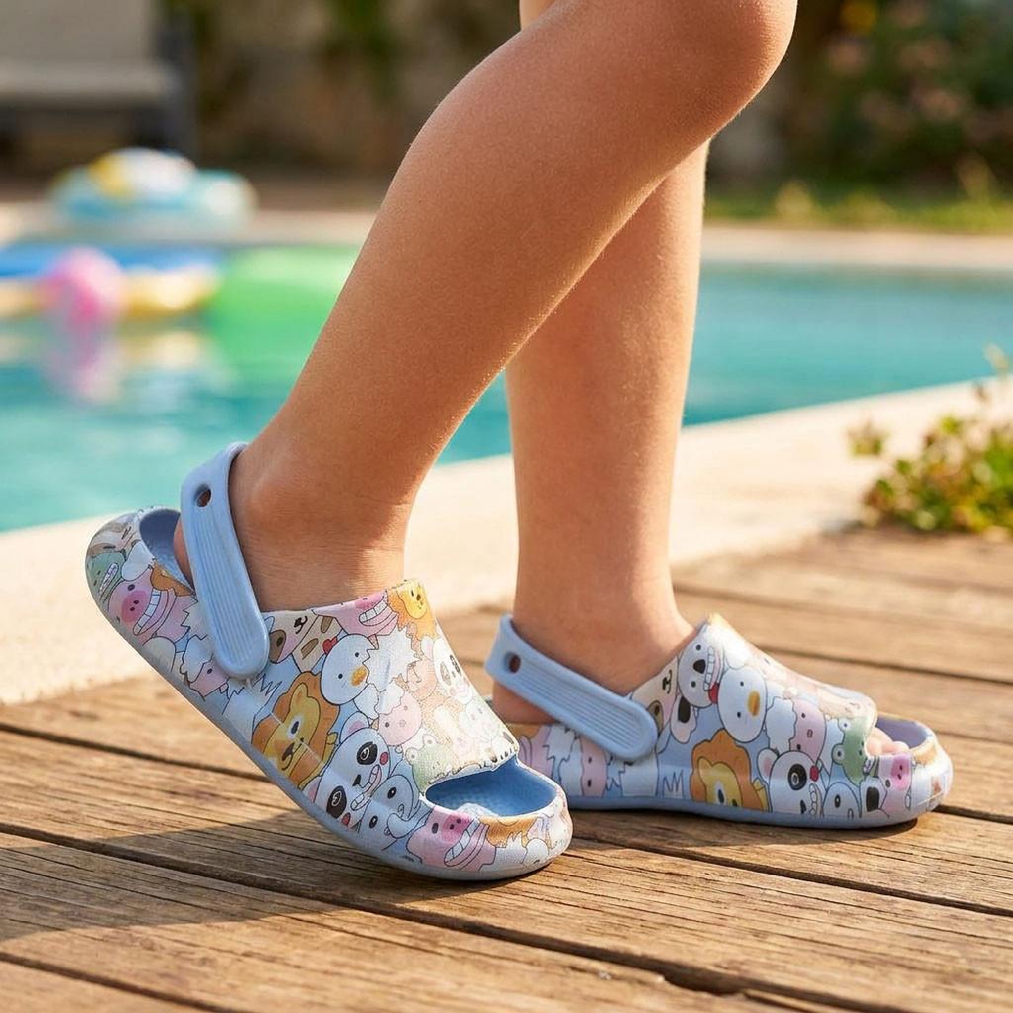 Voir la diapositive 5 : OZABI OZABI Pack 2 Paires Sabots Enfant - Imprimé Animaux Kawaii - Lanière Pivotante