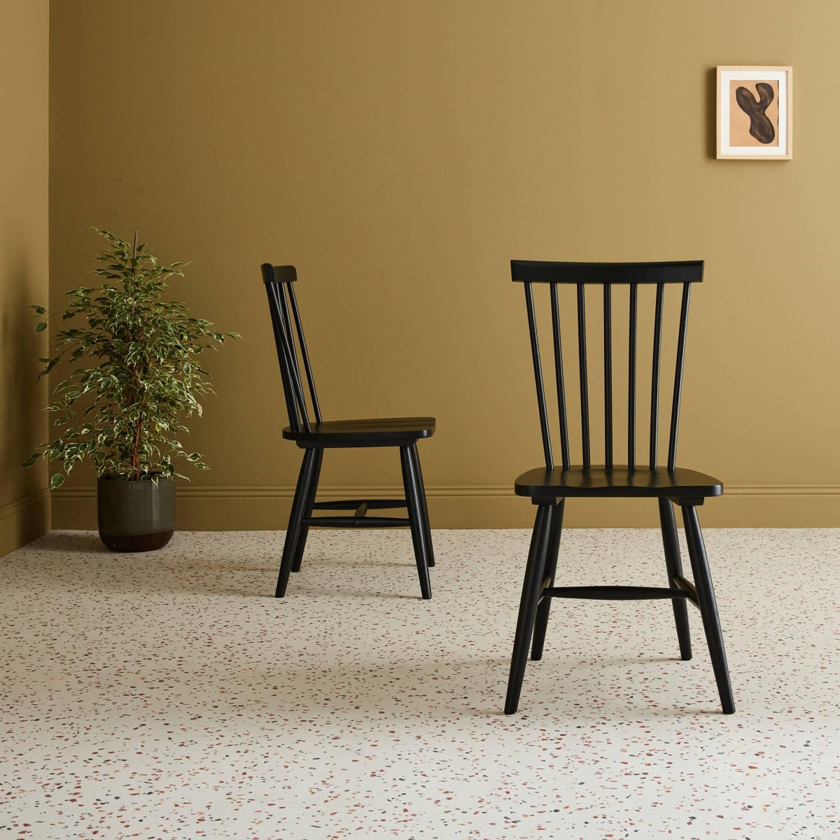 SWEEEK Lot de 2 chaises noires à barreaux en bois d'hévéa. ROMIE. L 50.8 x P 44.2 x H 90cm