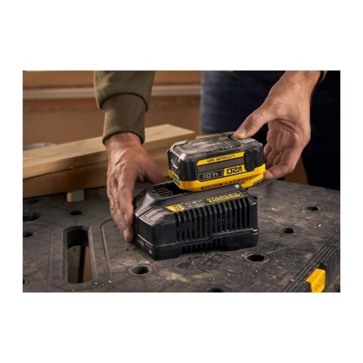 Stanley Starter Kit - STANLEY FATMAX V20 - SFMCB14M1-QW - Chargeur 2A + 1 Batterie 18V 4Ah