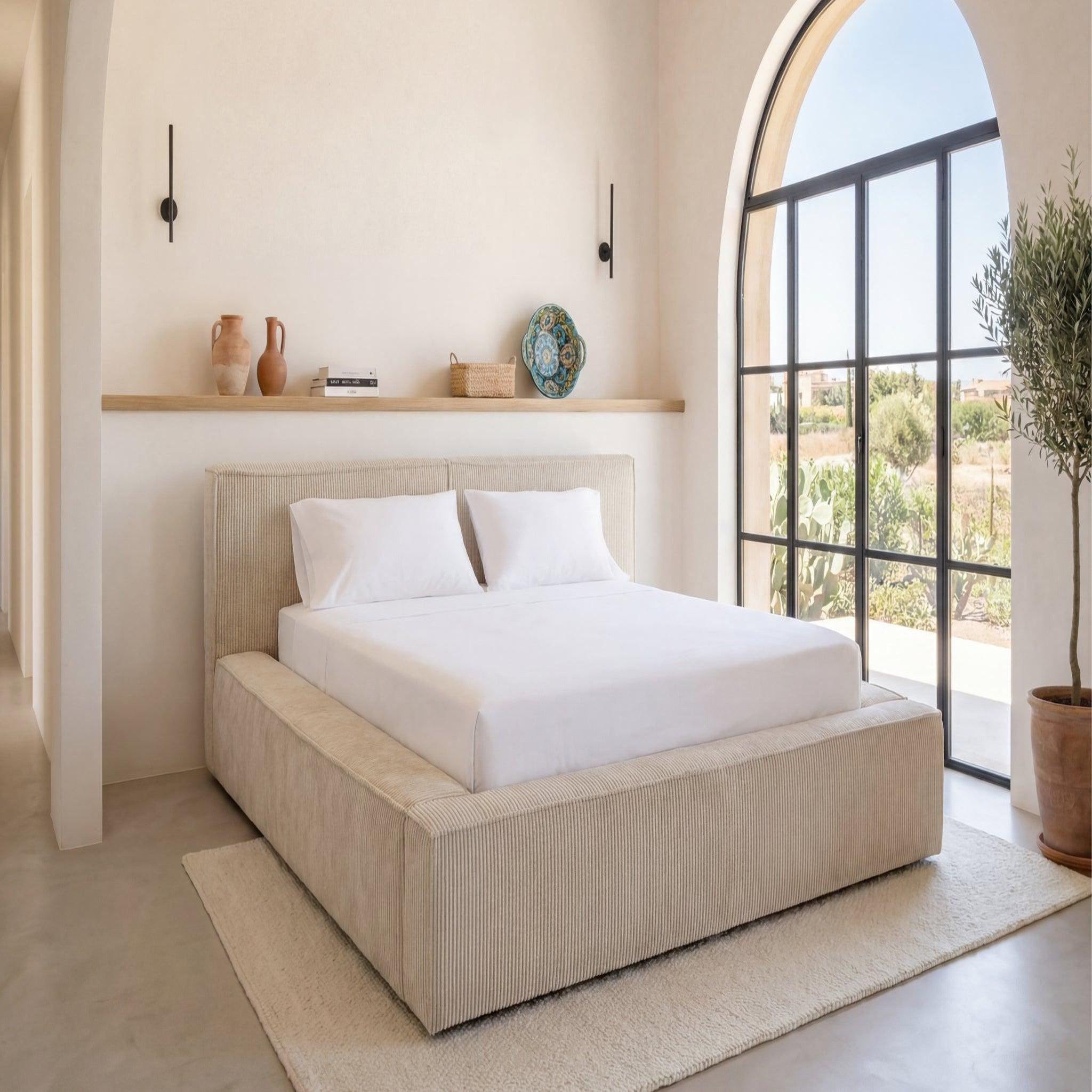 Voir la diapositive 2 : CASANOVA PARIS NOTO - Lit coffre petit velours côtelé Beige