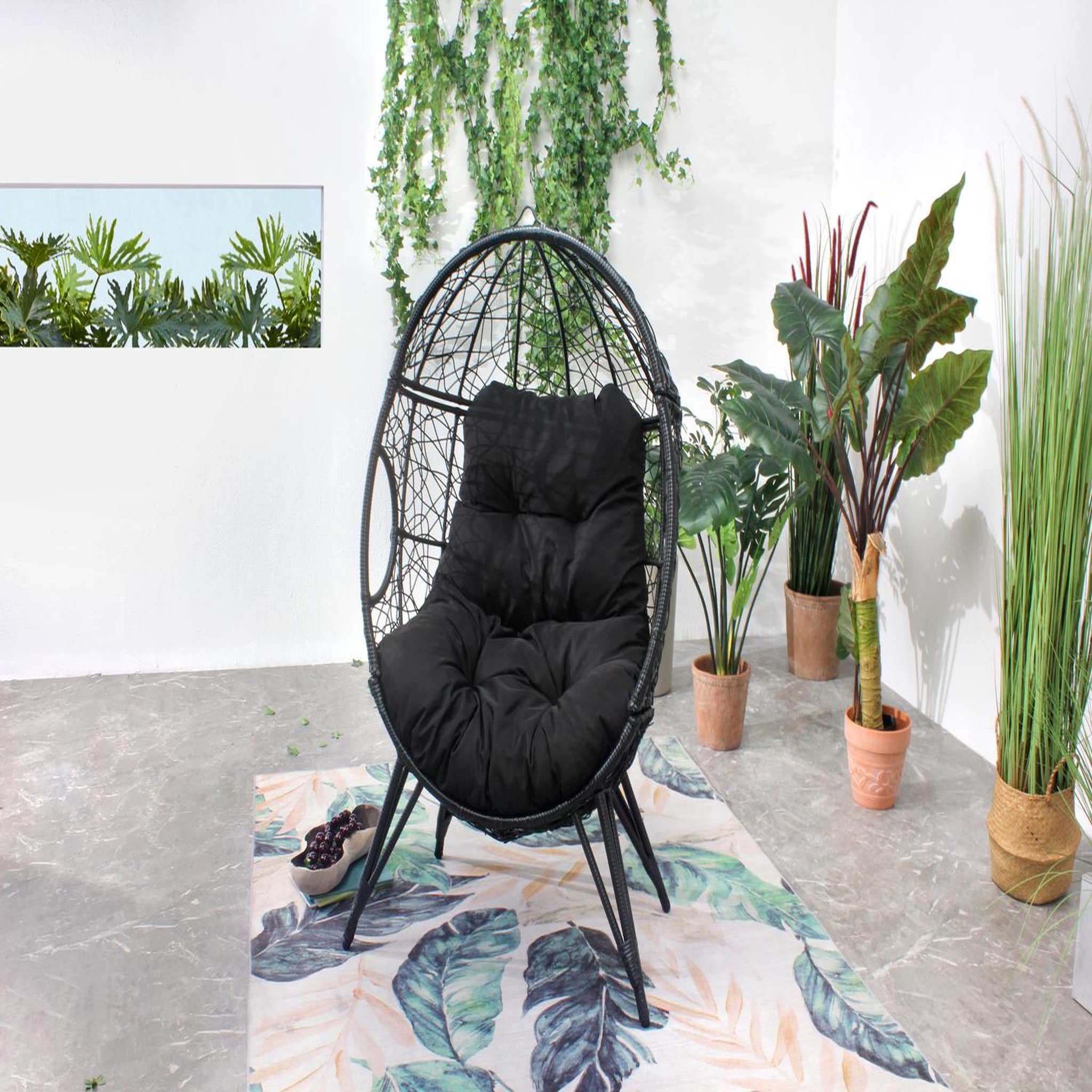 Voir la diapositive 2 : CONCEPT USINE Fauteuil œuf sur pied en résine noir effet rotin JANE