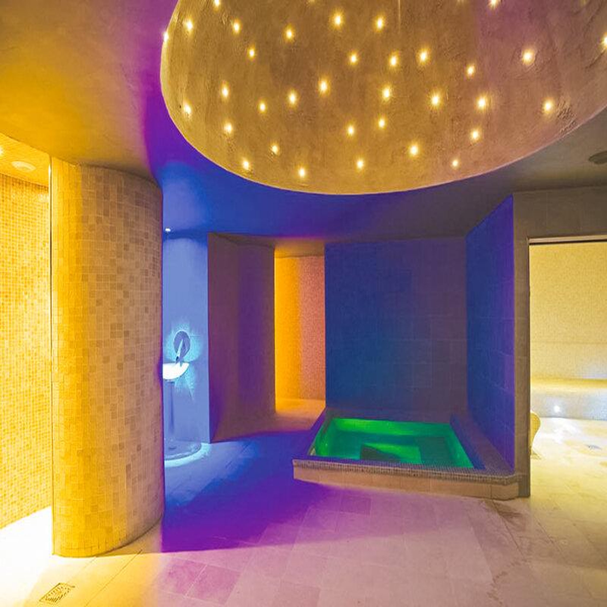 Voir la diapositive 3 : Smartbox 1 nuit en château 4 étoiles avec spa près de mâcon - coffret cadeau séjour