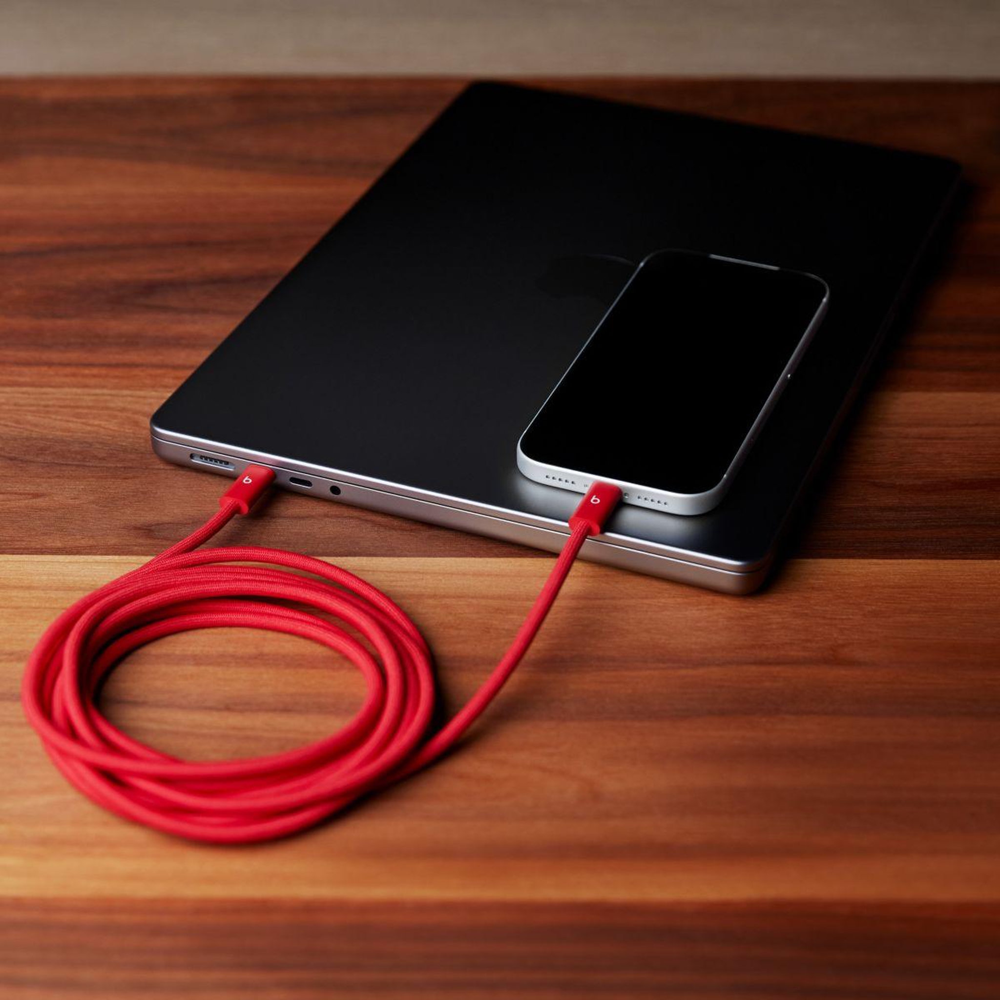 Voir la diapositive 3 : BEATS Câble usb c vers usb-c 240w 3m tressé rouge flash