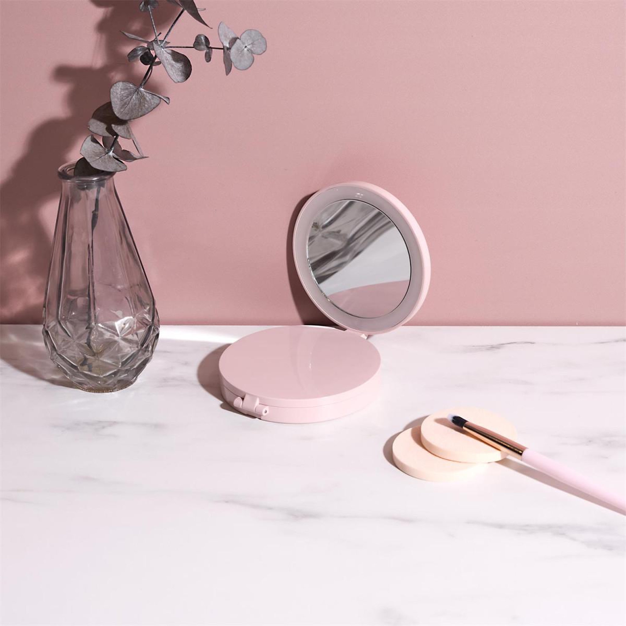 Voir la diapositive 6 : Cosmetic Club Miroir de poche led grossissant  triptyque  11cm nude