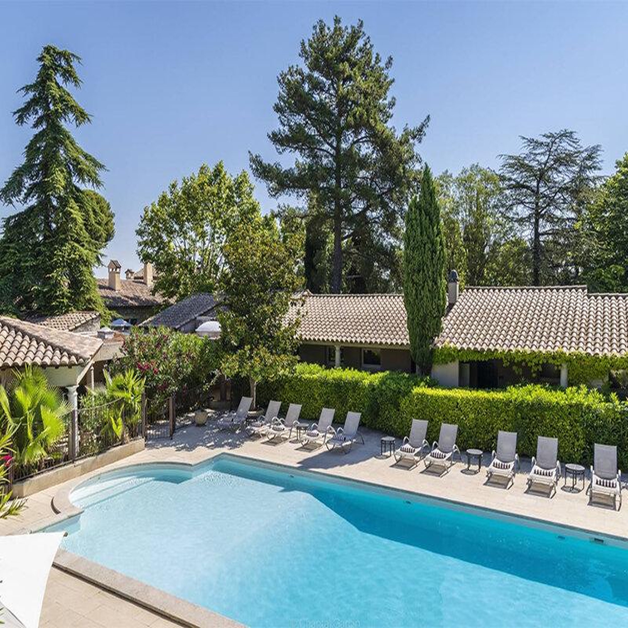 Voir la diapositive 3 : Smartbox 3 jours en famille dans un hôtel 4* près d'avignon - coffret cadeau séjour