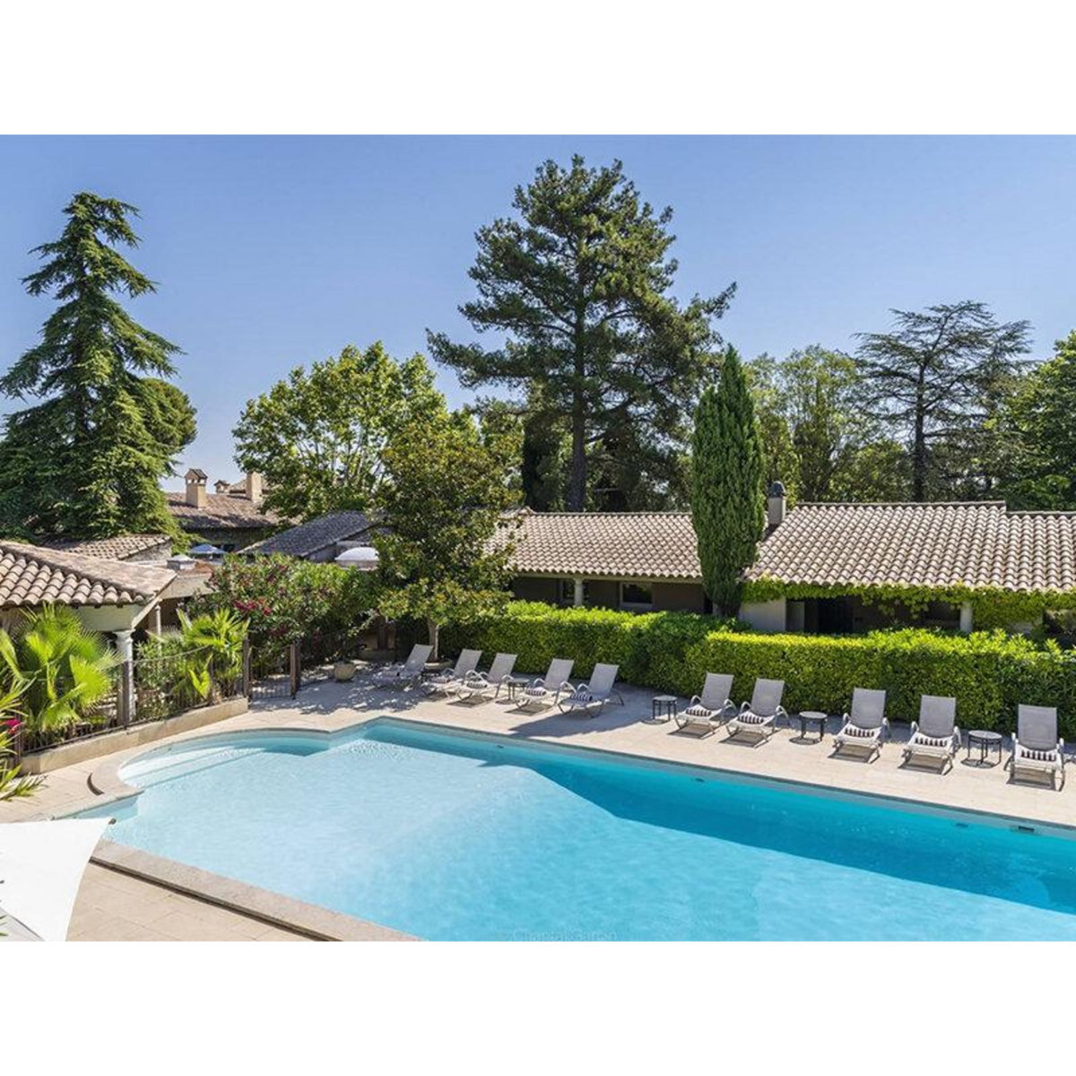 Smartbox 3 jours en famille dans un hôtel 4* près d'Avignon - Coffret Cadeau Séjour