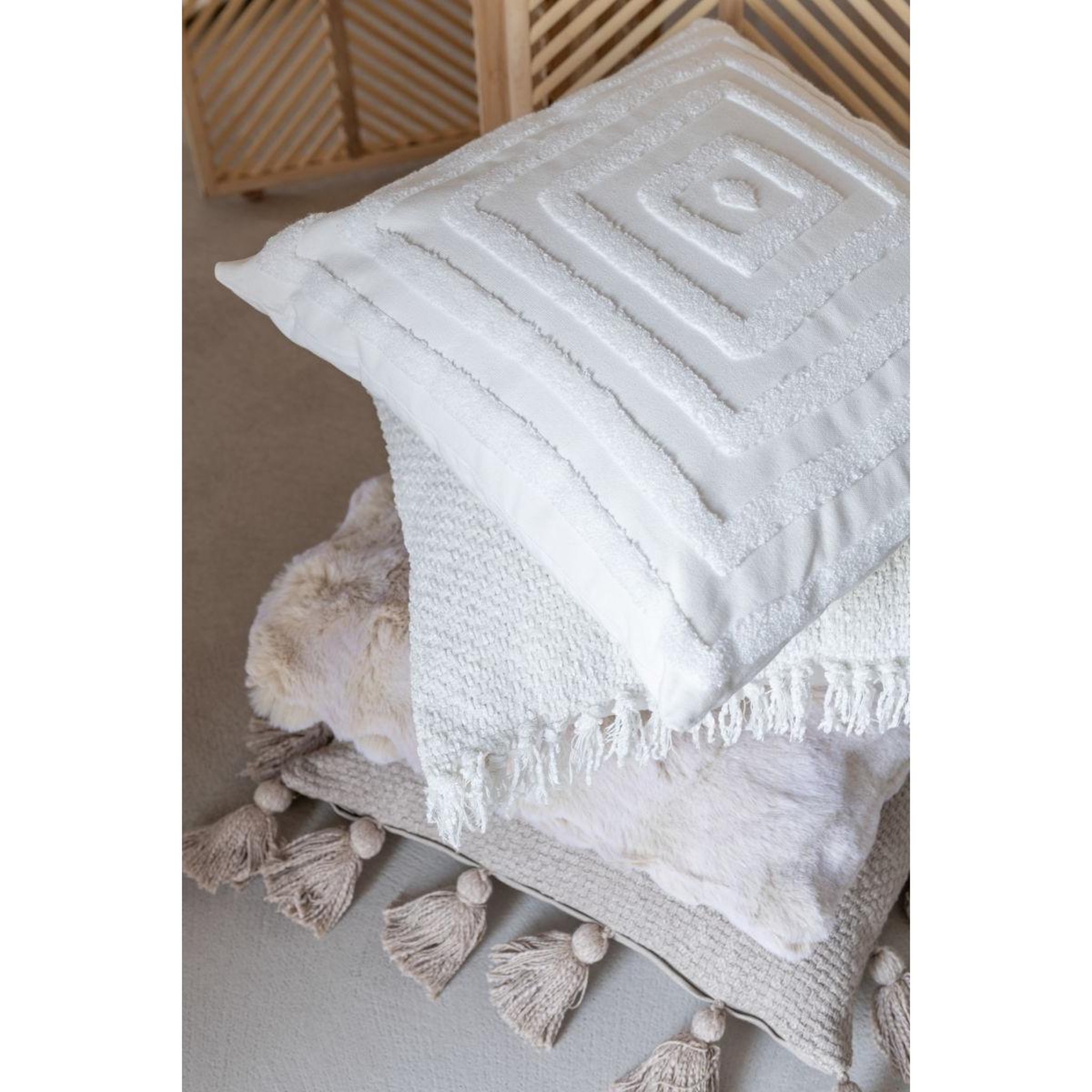 Voir la diapositive 3 : J-LINE Coussin déco uni  wave  45x45cm ivoire